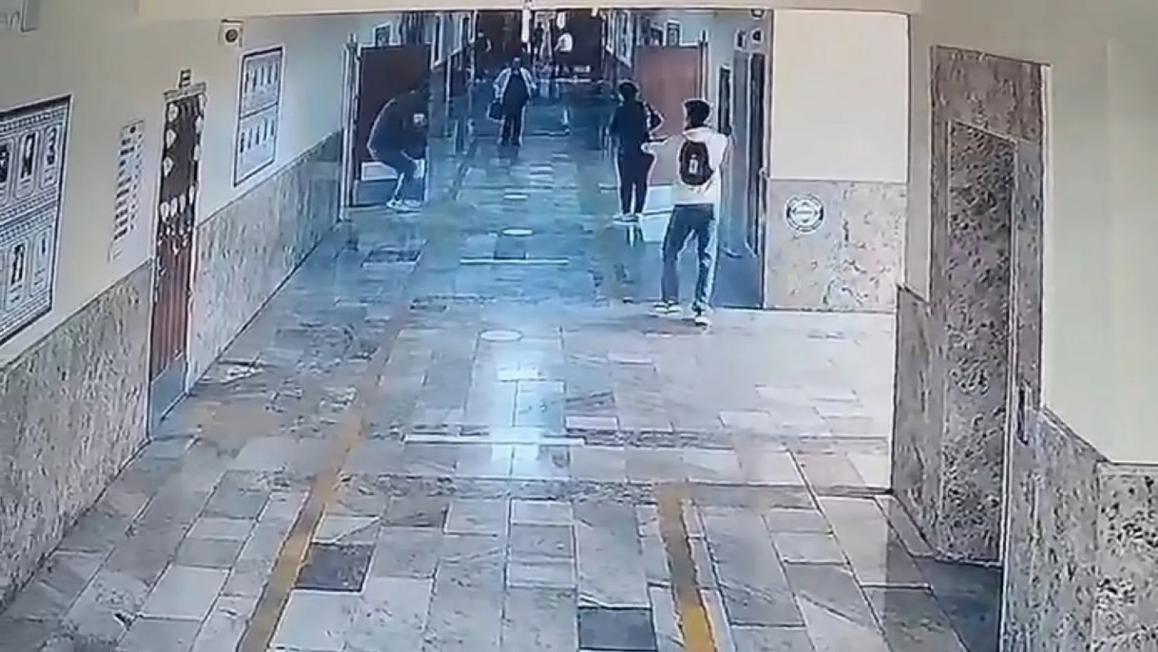Şanlıurfa'da Liseye Silahlı Saldırı: 16 Yaralı, Saldırgan İntihar Etti
