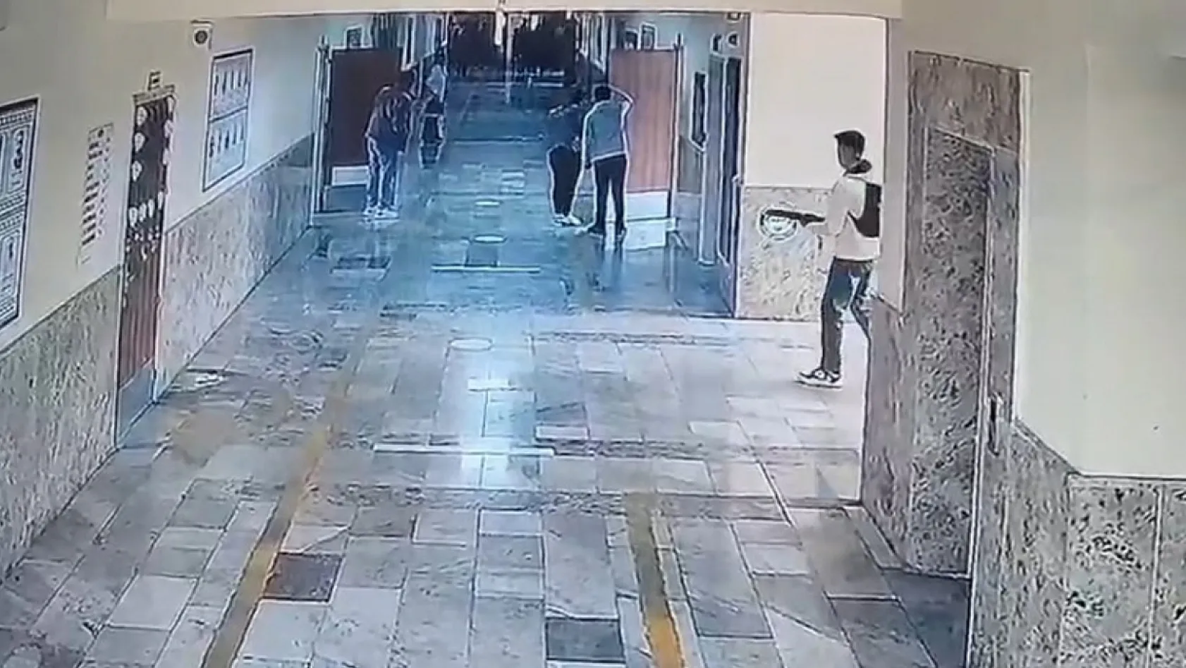 Şanlıurfa'da Liseye Silahlı Saldırı: 16 Yaralı, Saldırgan İntihar Etti