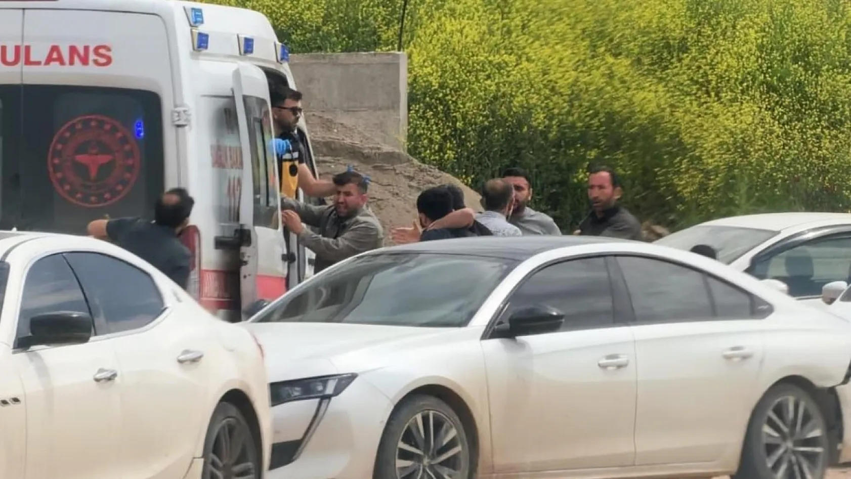 Şantiye savaş alanına döndü: Sopalar, yumruklar havada uçuştu
