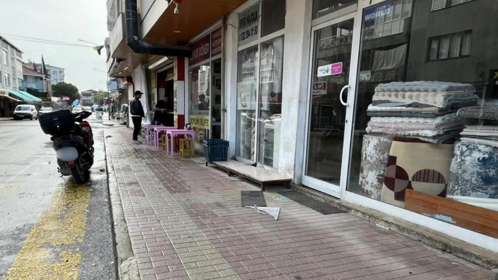 Sürücünün şekeri düştü, kontrolden çıkan araç çarşıyı birbirine kattı