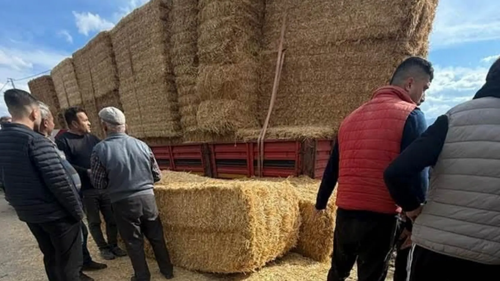 Saman balyalarının altında kalan adam hayatını kaybetti
