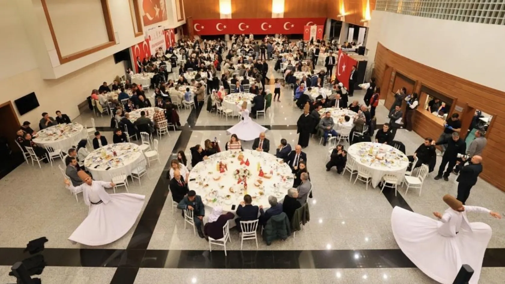 Muğla Valisi Akbıyık, Ramazan'ın ilk iftarında şehit yakınları ve gazilerle buluştu