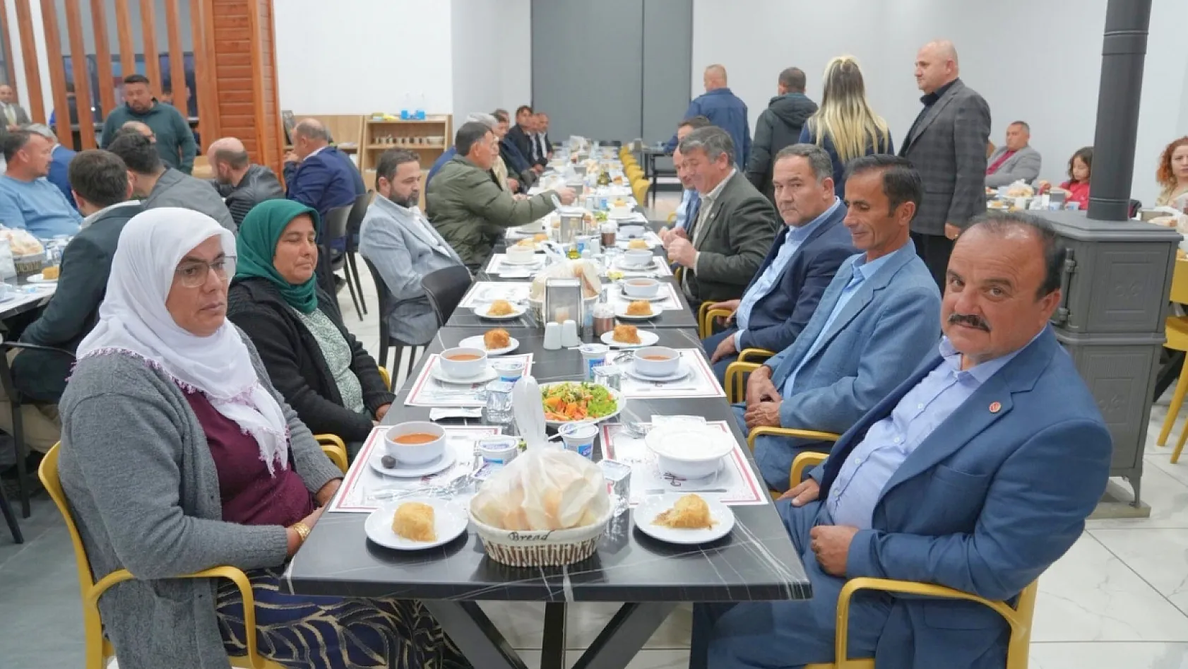 Seydikemer Belediye Başkanı Önder Akdenizli Muhtarlarla İftarda Buluştu