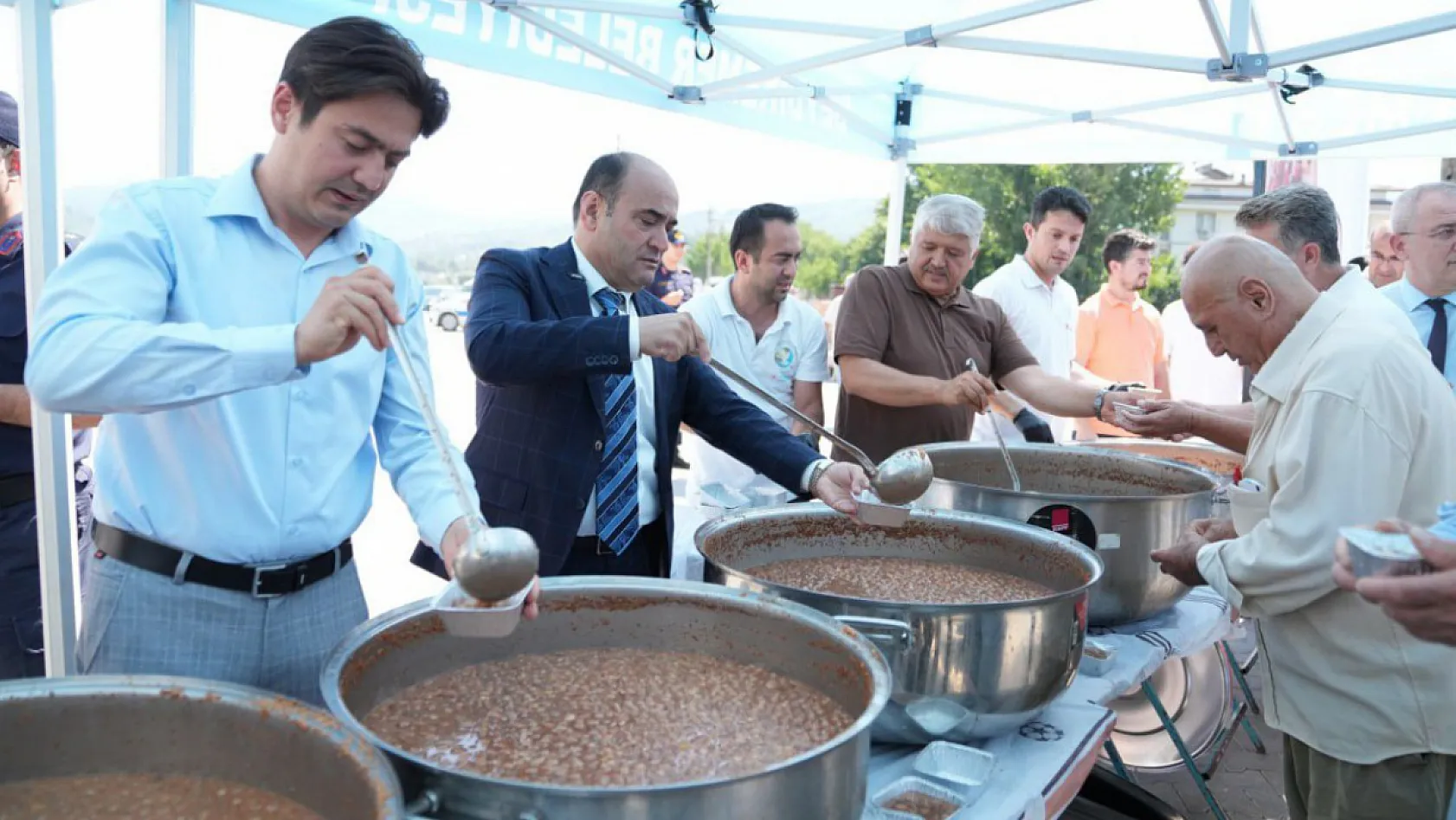 Seydikemer Belediyesi'nden 4 Bin Kişilik Aşure İkramı