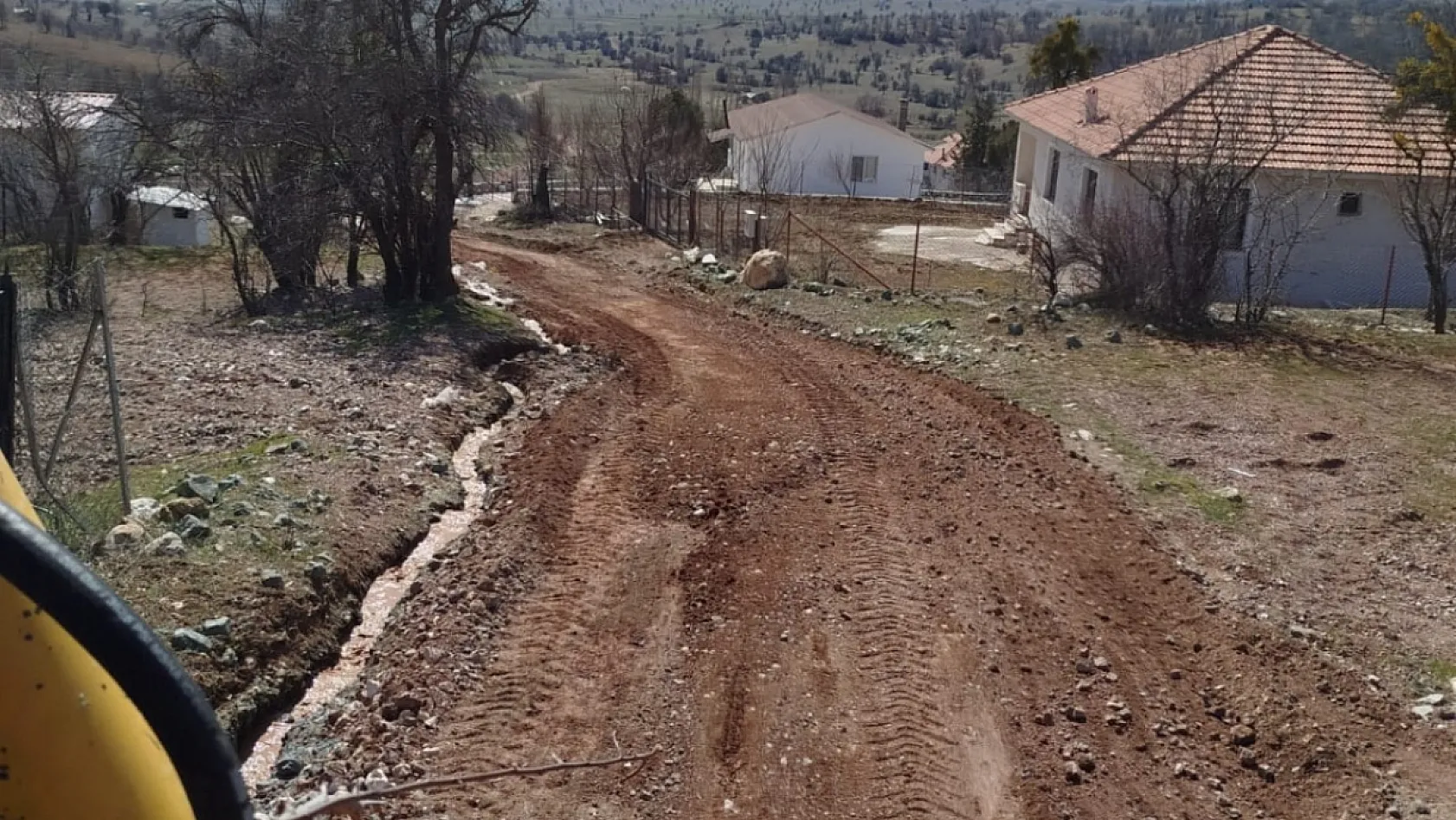 Seydikemer Çobanisa'da yağış sonrası hızlı müdahale: Büzler açıldı, yollar düzenleniyor