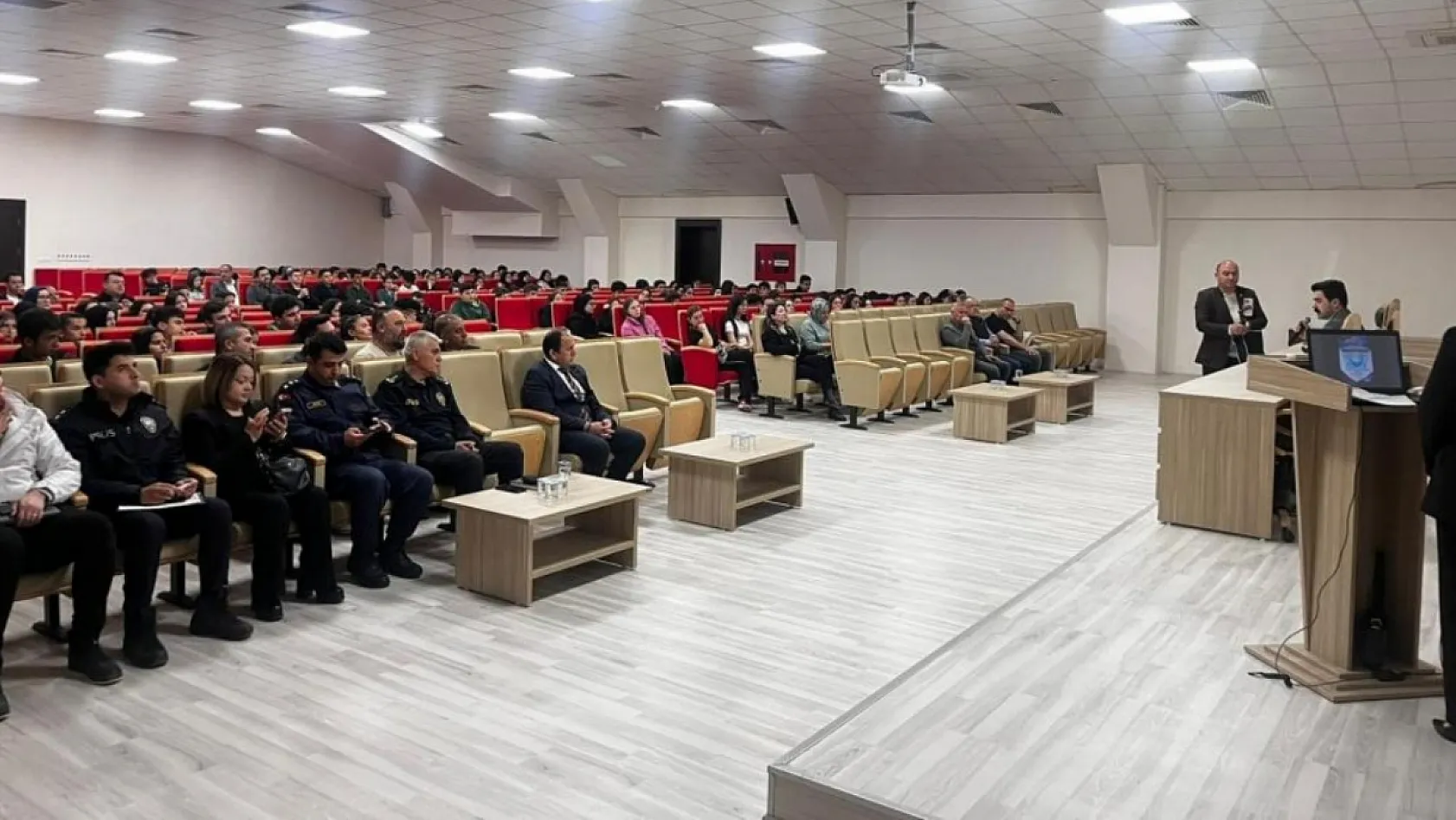 Seydikemer'de öğrencilere siber güvenlik semineri