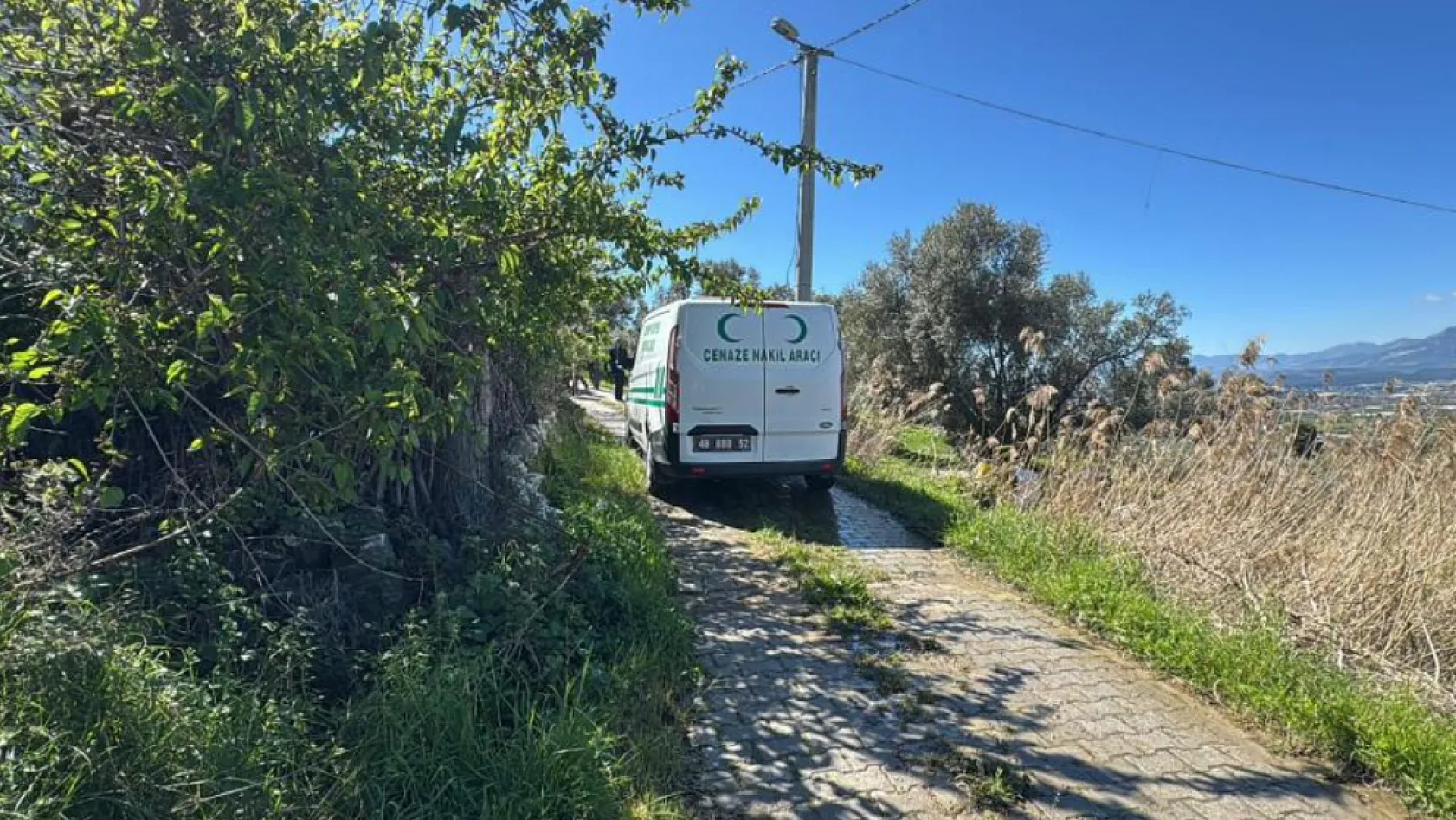 Seydikemer'de önce karısını, sonra kendini vurdu