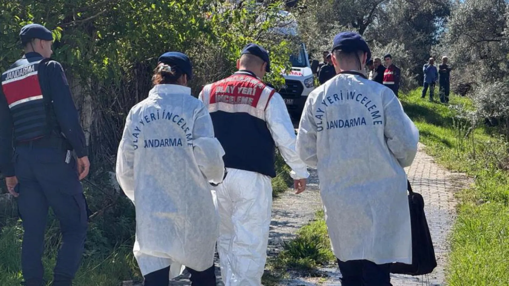 Seydikemer'de önce karısını, sonra kendini vurdu