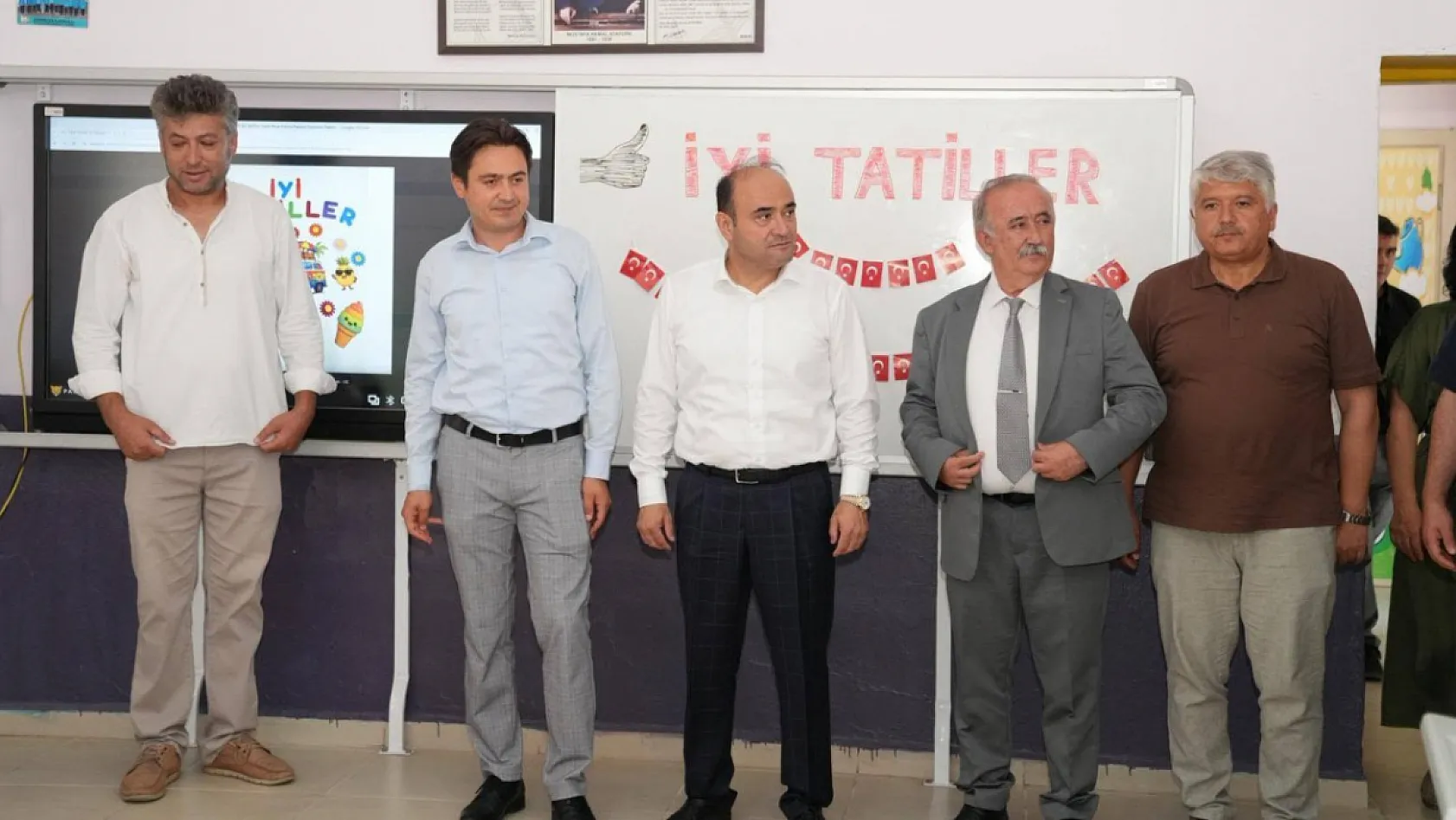 Seydikemer'de 7 Bin 619 öğrenci karne heyecanı yaşadı