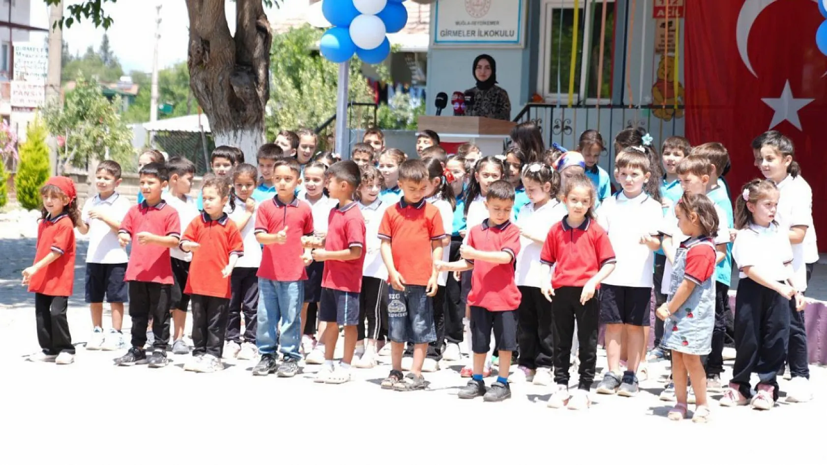 Seydikemer'de 7 Bin 619 öğrenci karne heyecanı yaşadı