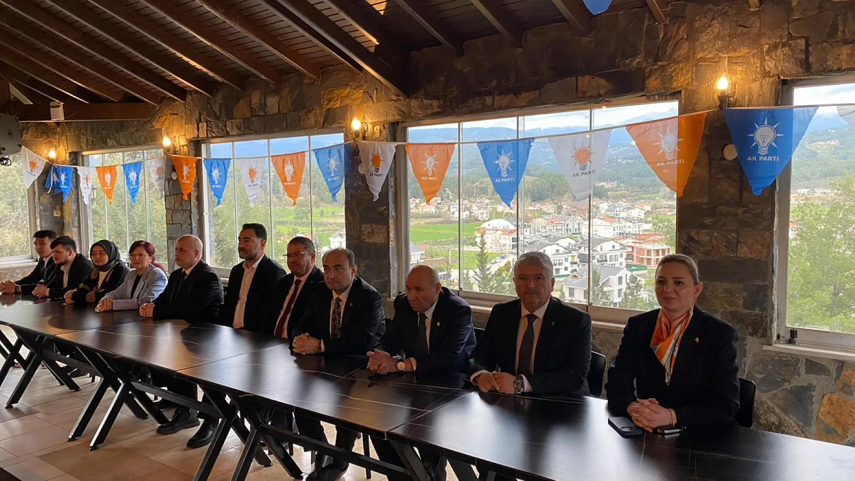 Seydikemer'de AK Parti teşkilatı bayramlaştı, birlik mesajları verildi