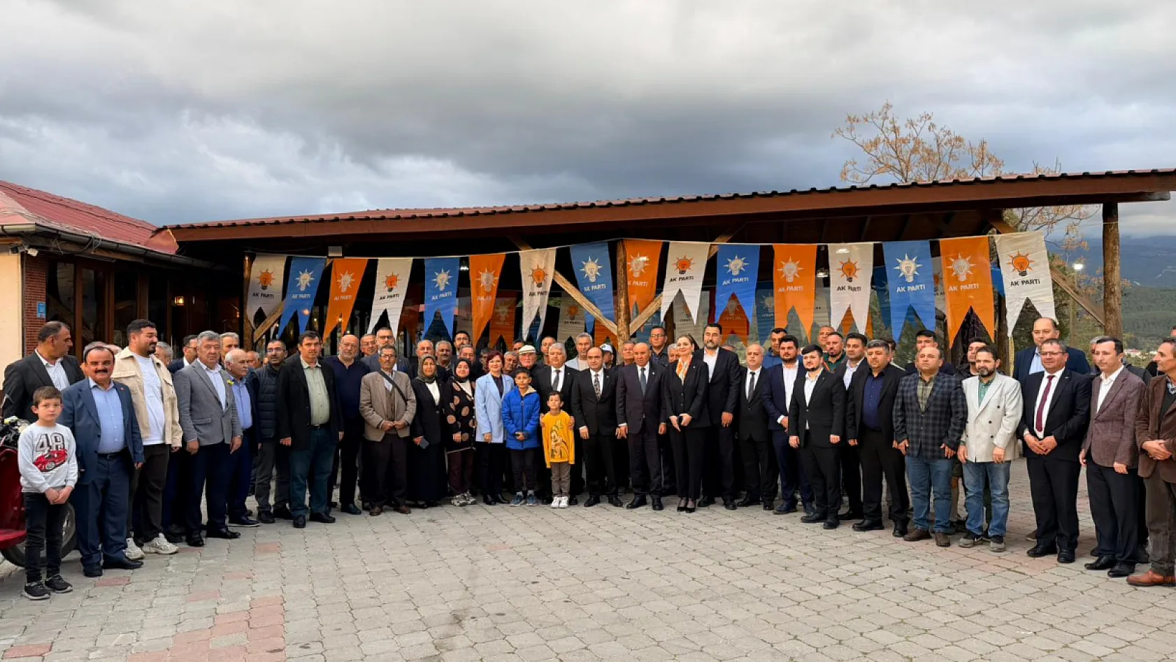 Seydikemer'de AK Parti teşkilatı bayramlaştı, birlik mesajları verildi
