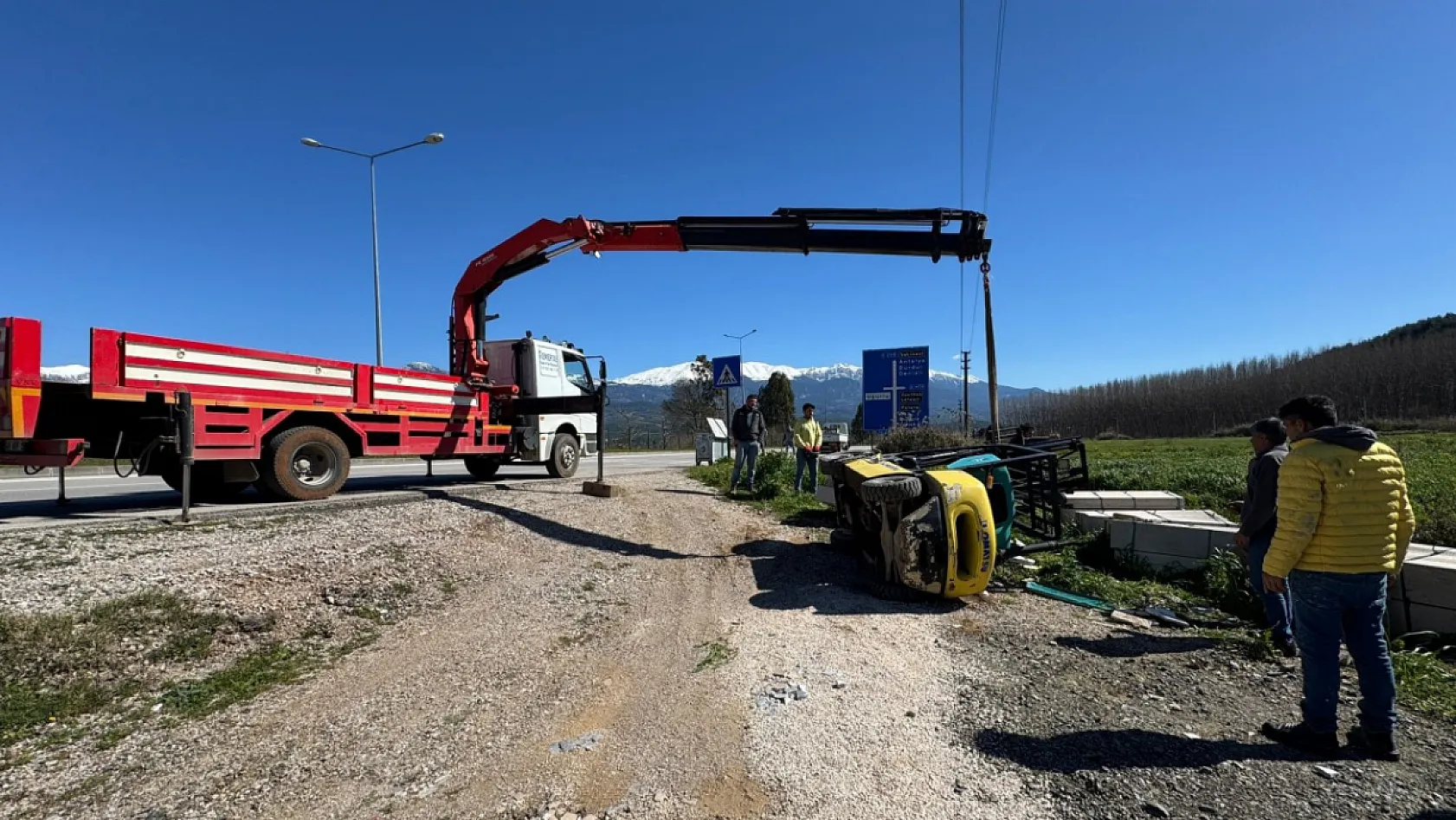 Seydikemer'de forklift devrildi: 1 yaralı