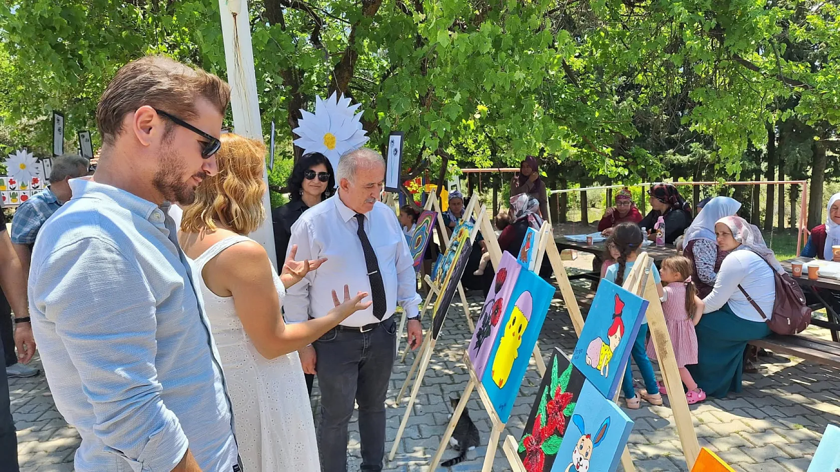 Seydikemer'de minik ressamlar eserlerini ziyaretçilerin beğenisine sundu