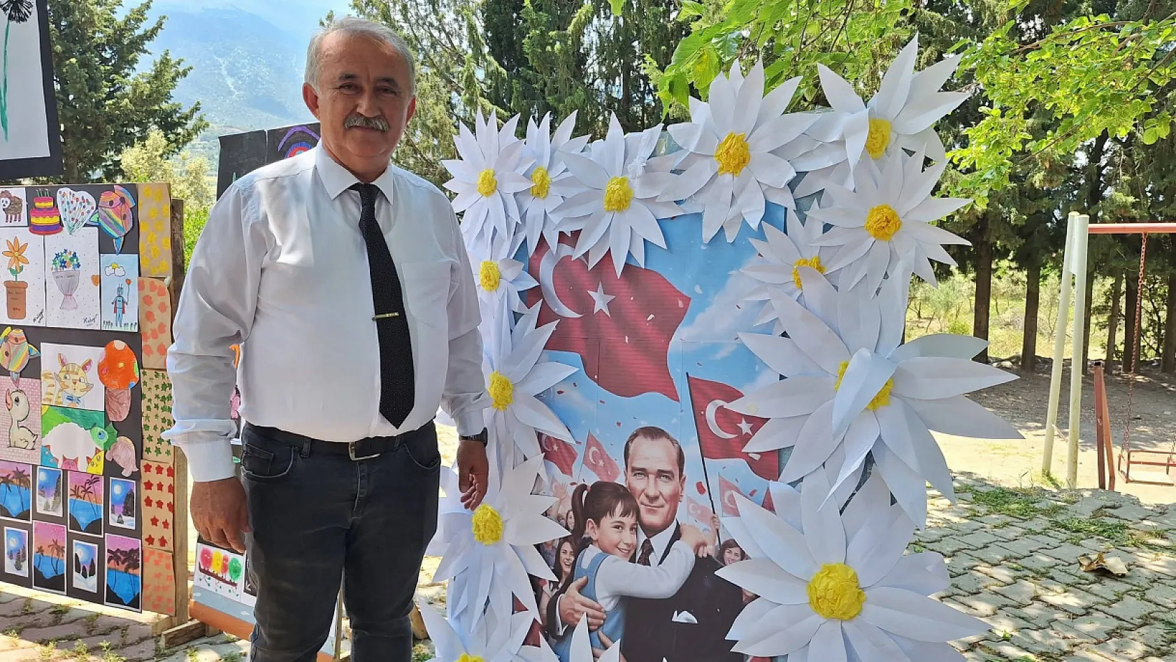 Seydikemer'de minik ressamlar eserlerini ziyaretçilerin beğenisine sundu