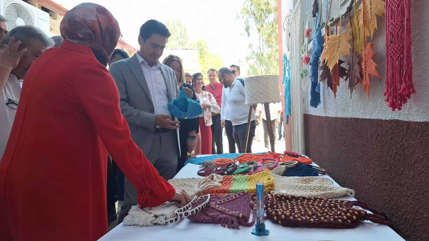Seydikemer'de yıl sonu sergisi ilgi gördü: Kaymakam Dilekli'den kursiyerlere tebrik