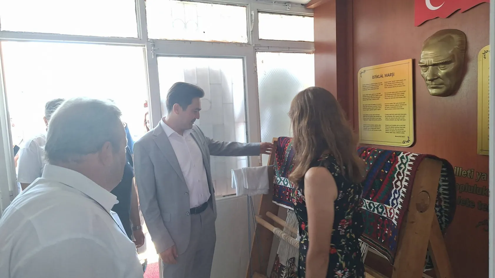 Seydikemer'de yıl sonu sergisi ilgi gördü: Kaymakam Dilekli'den kursiyerlere tebrik
