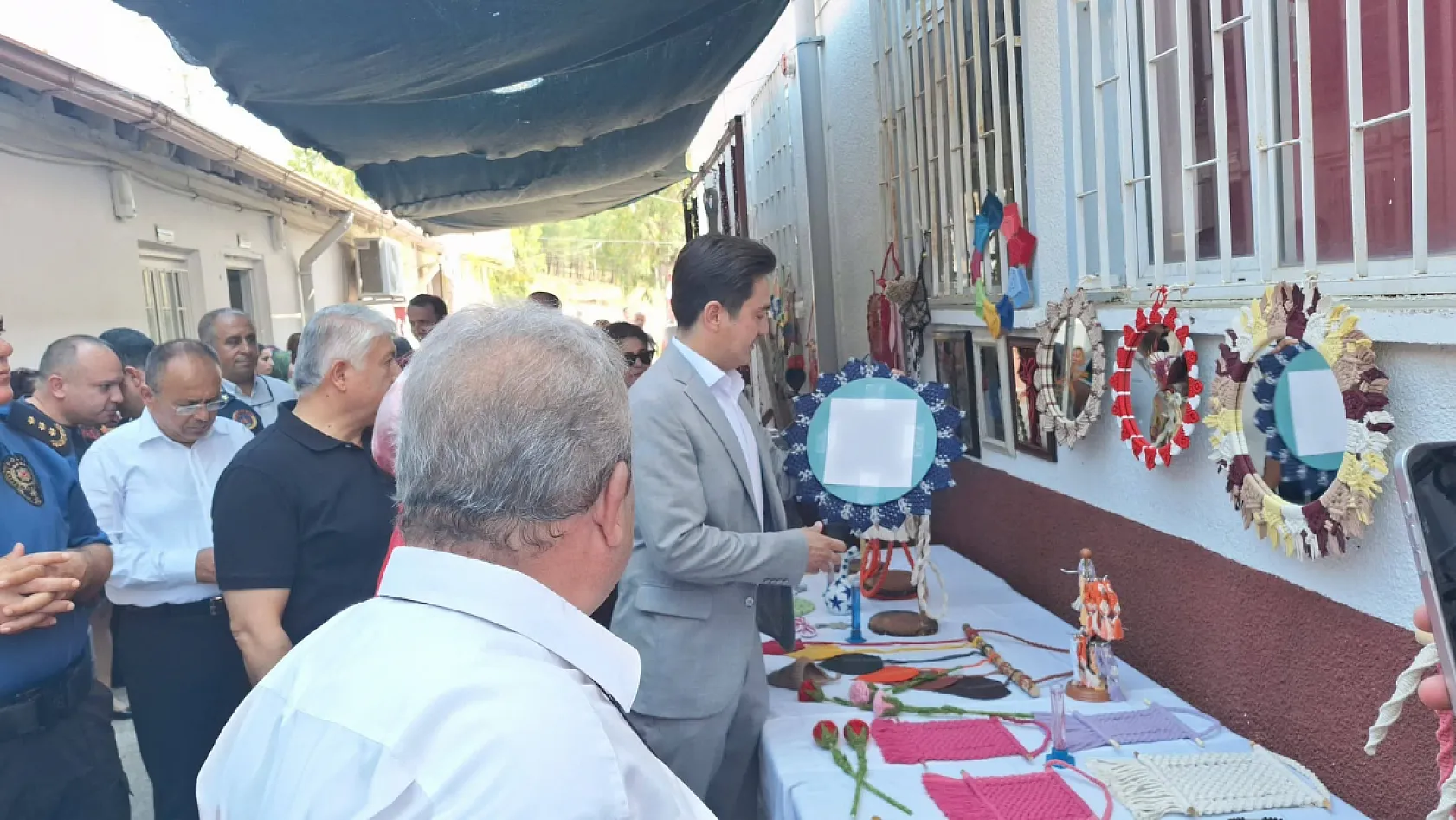 Seydikemer'de yıl sonu sergisi ilgi gördü: Kaymakam Dilekli'den kursiyerlere tebrik