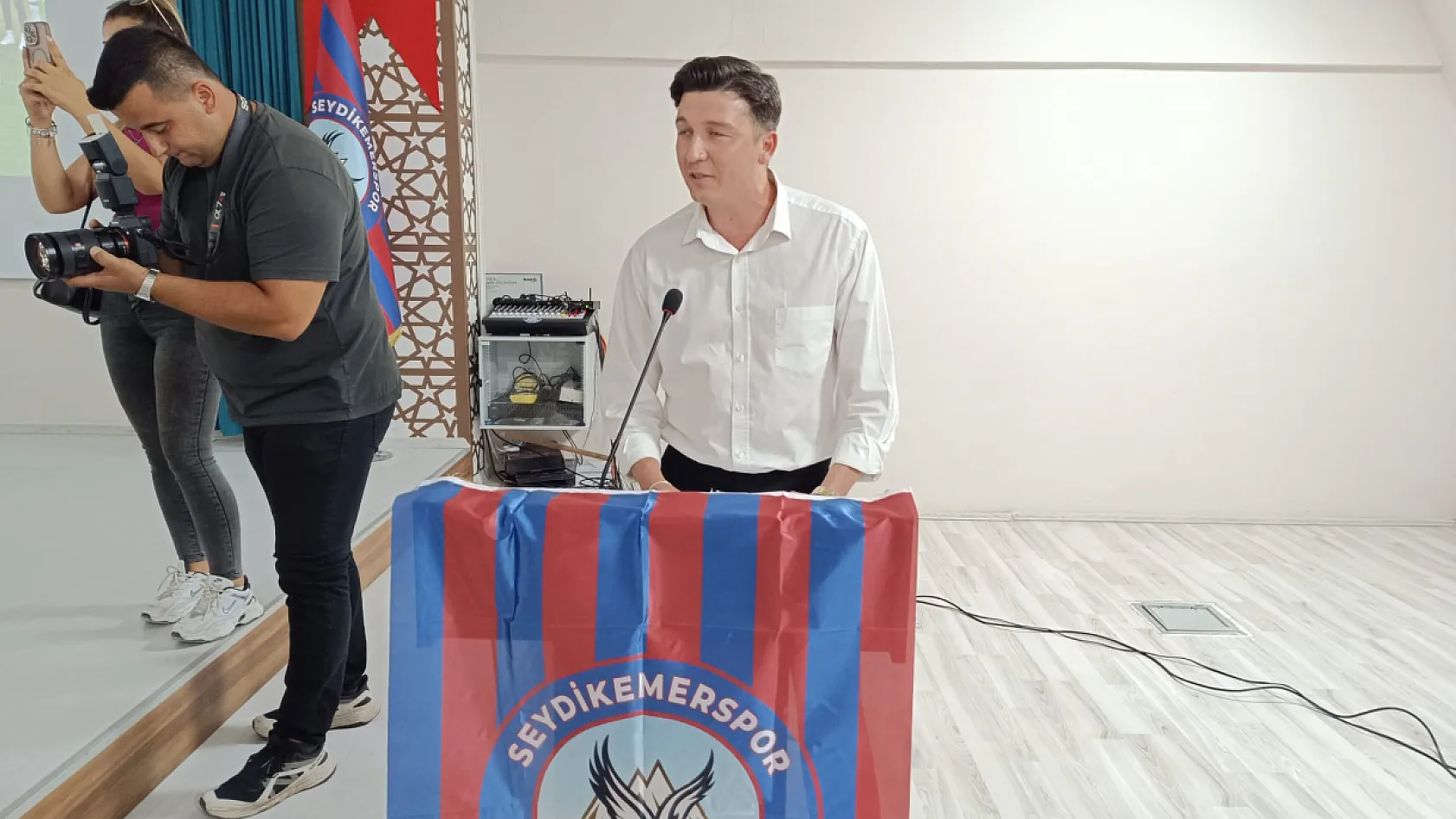 Seydikemerspor'da Güven Tazelendi Başkan Önder Akdenizli Yeniden Seçildi