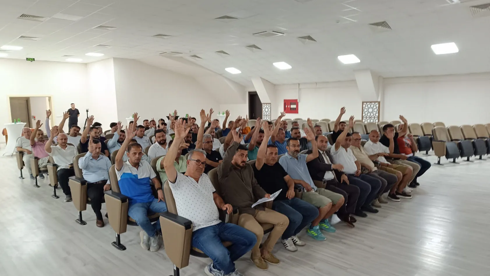 Seydikemerspor'da Güven Tazelendi Başkan Önder Akdenizli Yeniden Seçildi