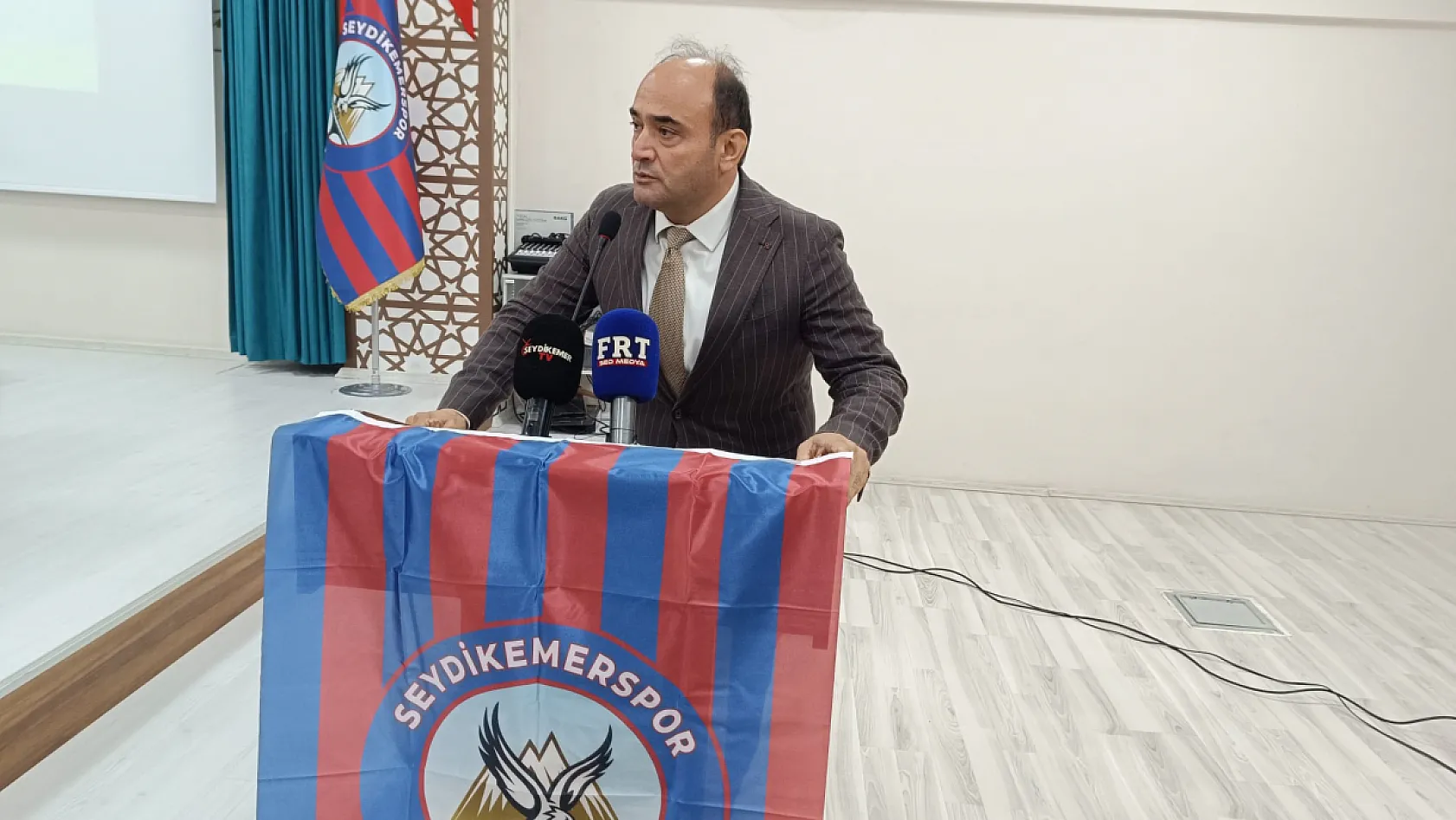 Seydikemerspor'da Güven Tazelendi Başkan Önder Akdenizli Yeniden Seçildi