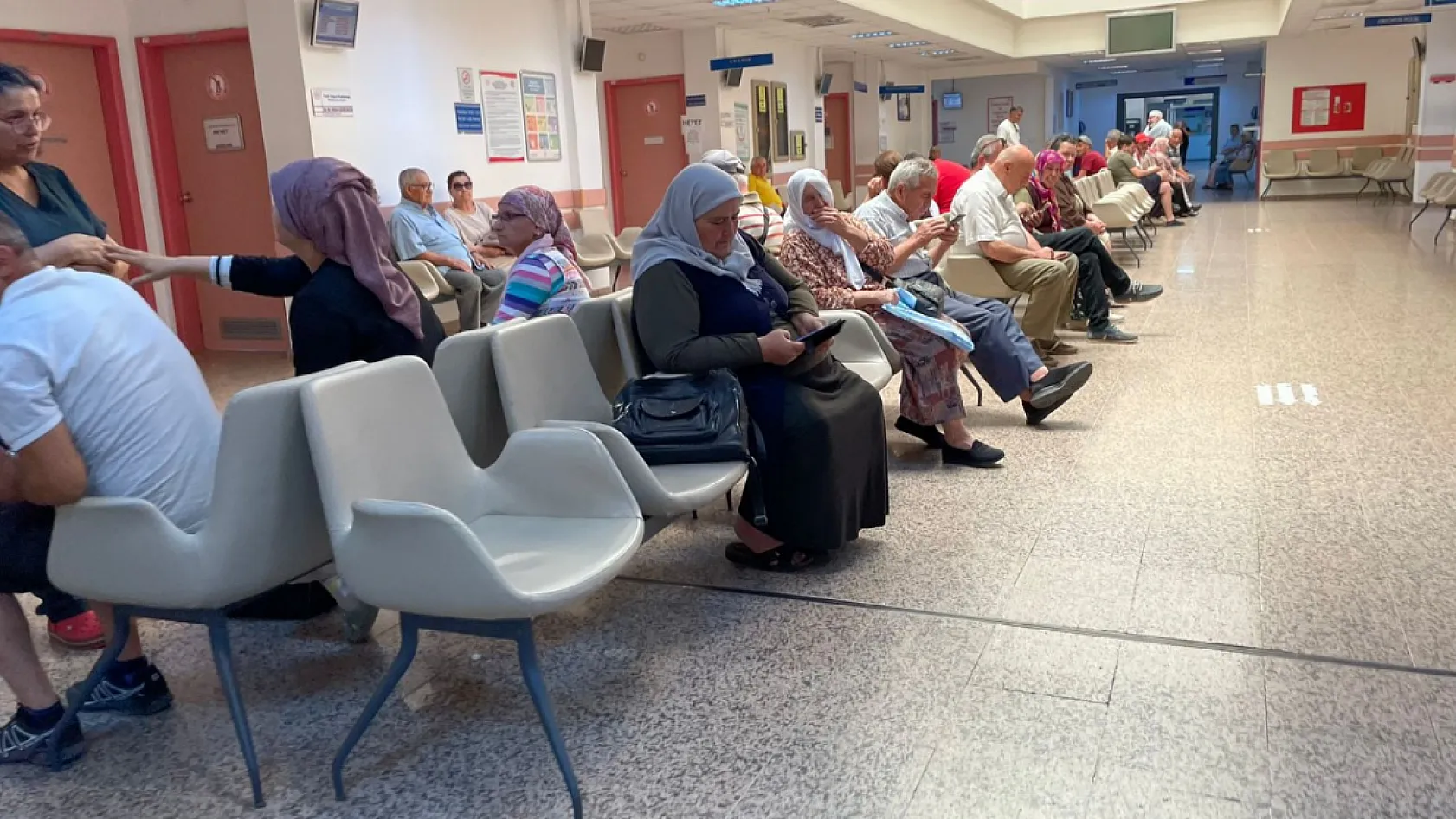 Fethiye'de sıcaklık yükseldi, klima kullanımı polikliniklerde yoğunluk oluşturdu