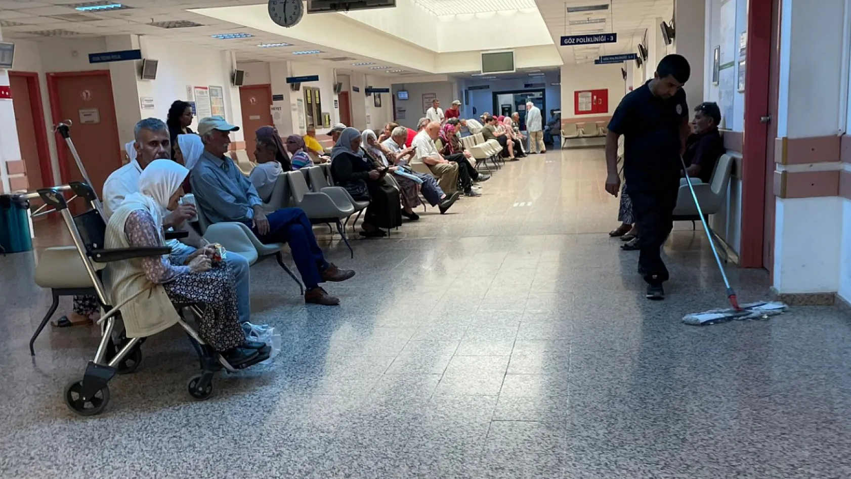 Fethiye'de sıcaklık yükseldi, klima kullanımı polikliniklerde yoğunluk oluşturdu