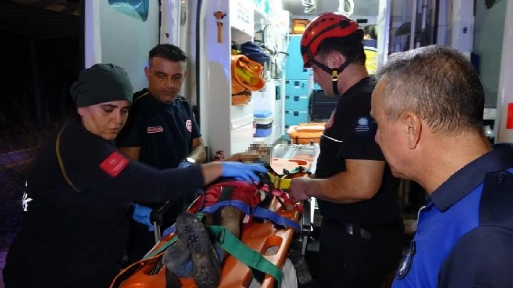 Side Antik Kent'te kuyuya düşen çocuğa nefes kesen kurtarma operasyonu