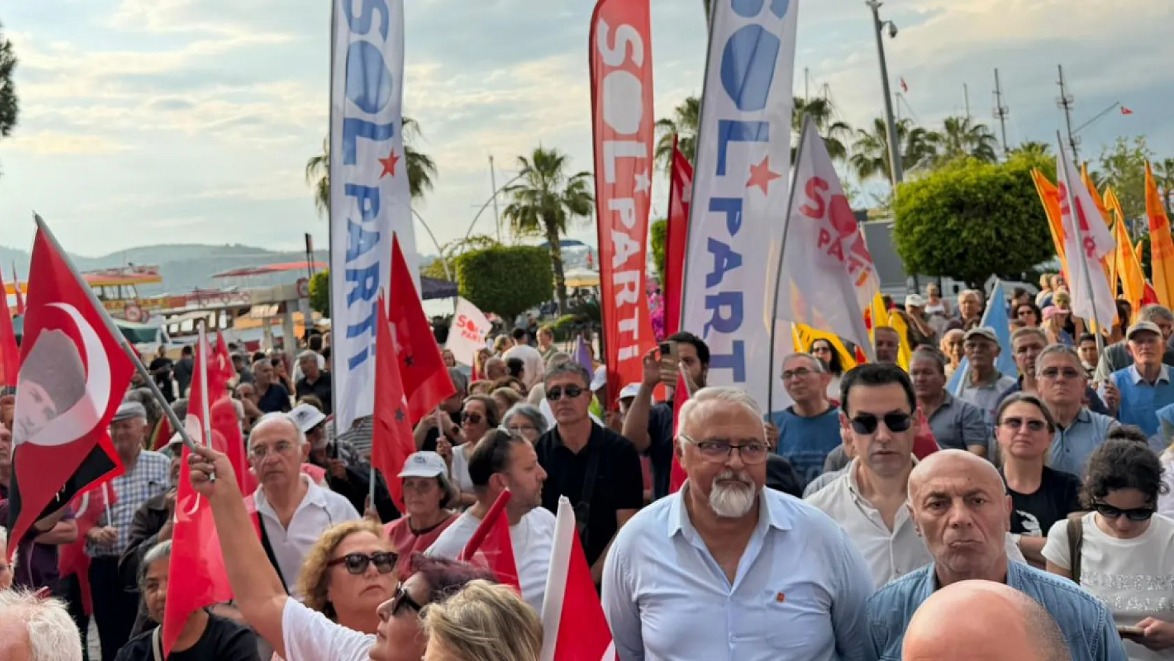 Fethiye'de 'Sandık İradesi' Yürüyüşü Mitinge dönüştü