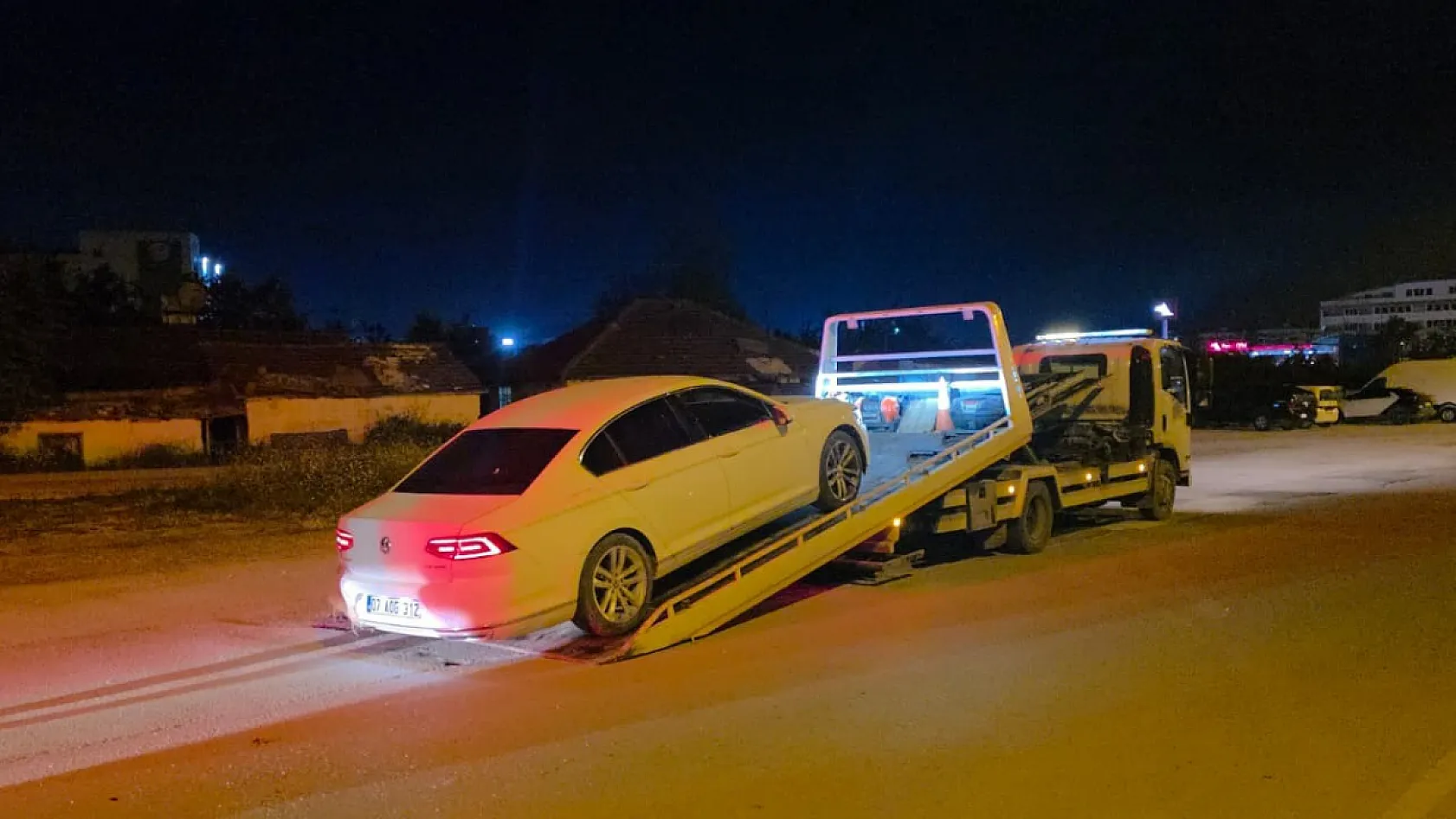 Sızan sürücüyü uyandırmak için aracı beşik gibi salladılar