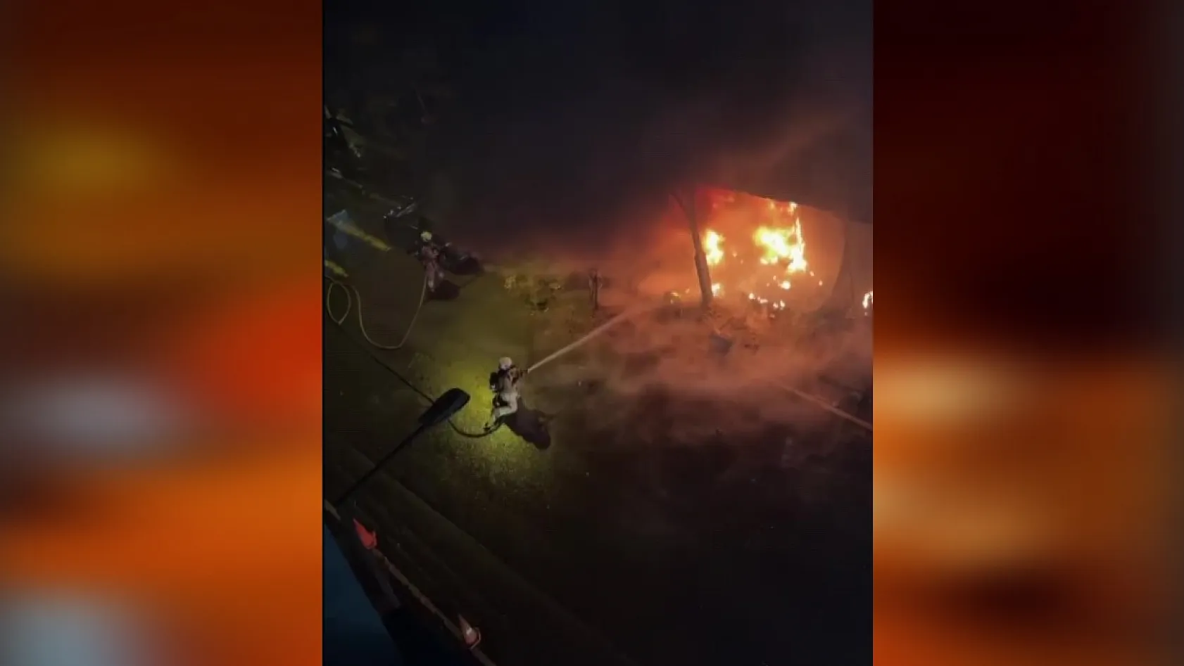 Korkutan yangın! Oyuncak dükkanı küle döndü