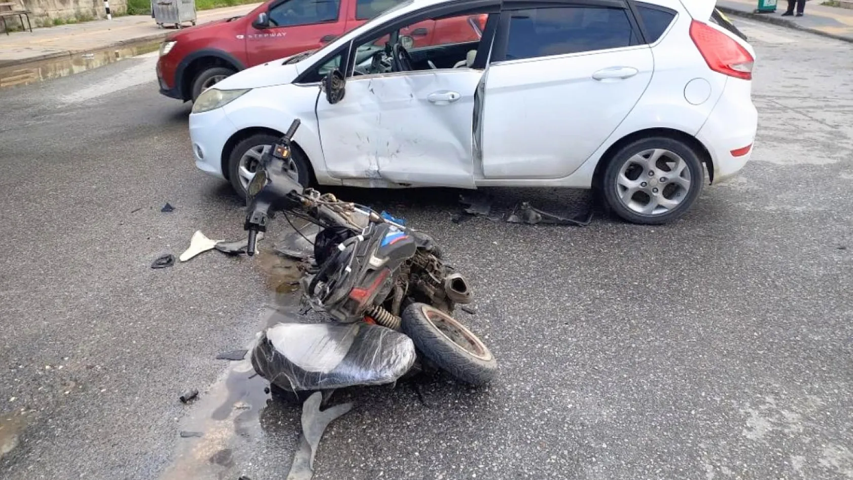 Kaza yapan motosikletli ehliyetsiz çıktı, 66 bin 590 TL ceza kesildi