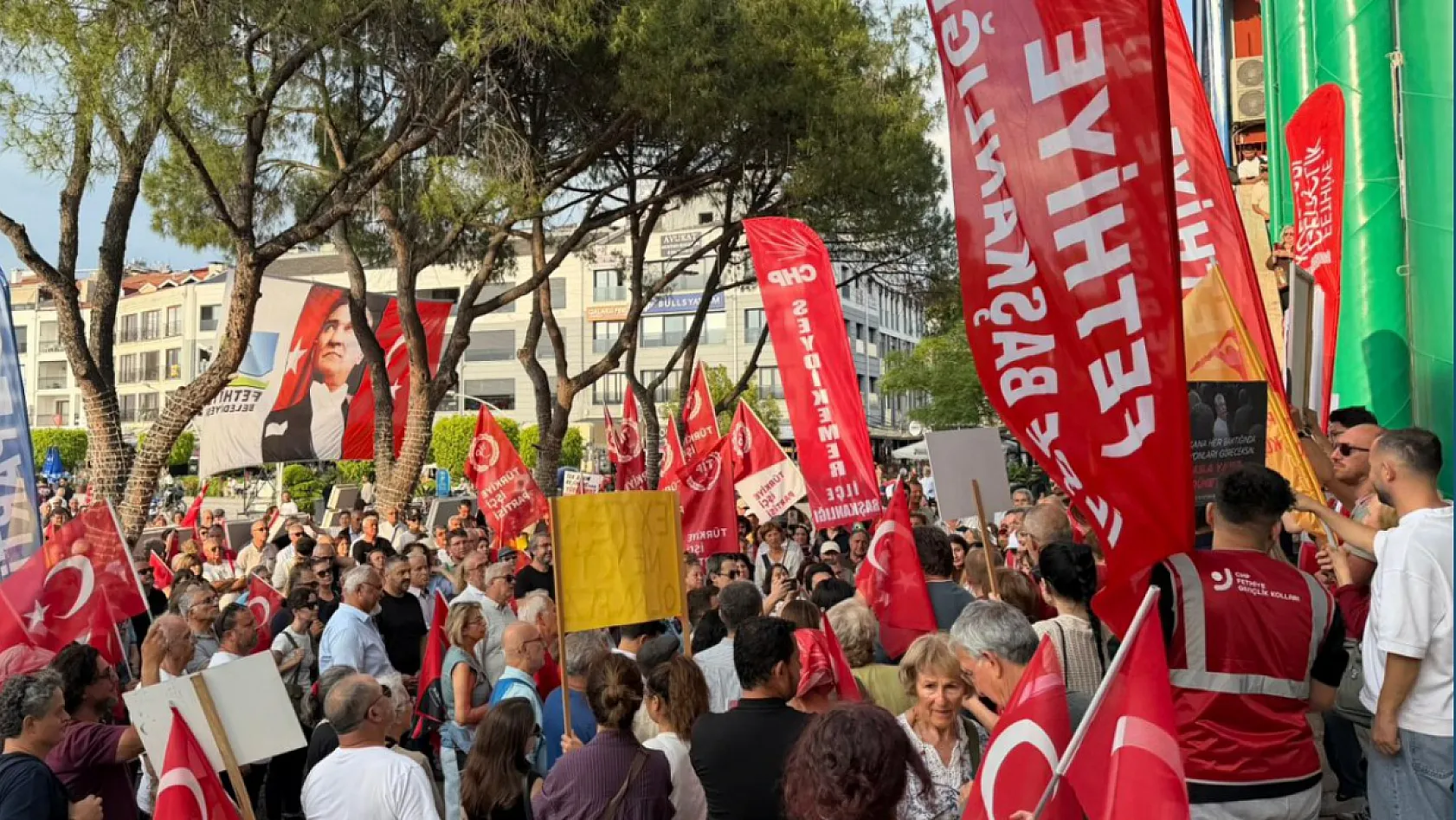 Fethiye'de 'Sandık İradesi' Yürüyüşü Mitinge dönüştü