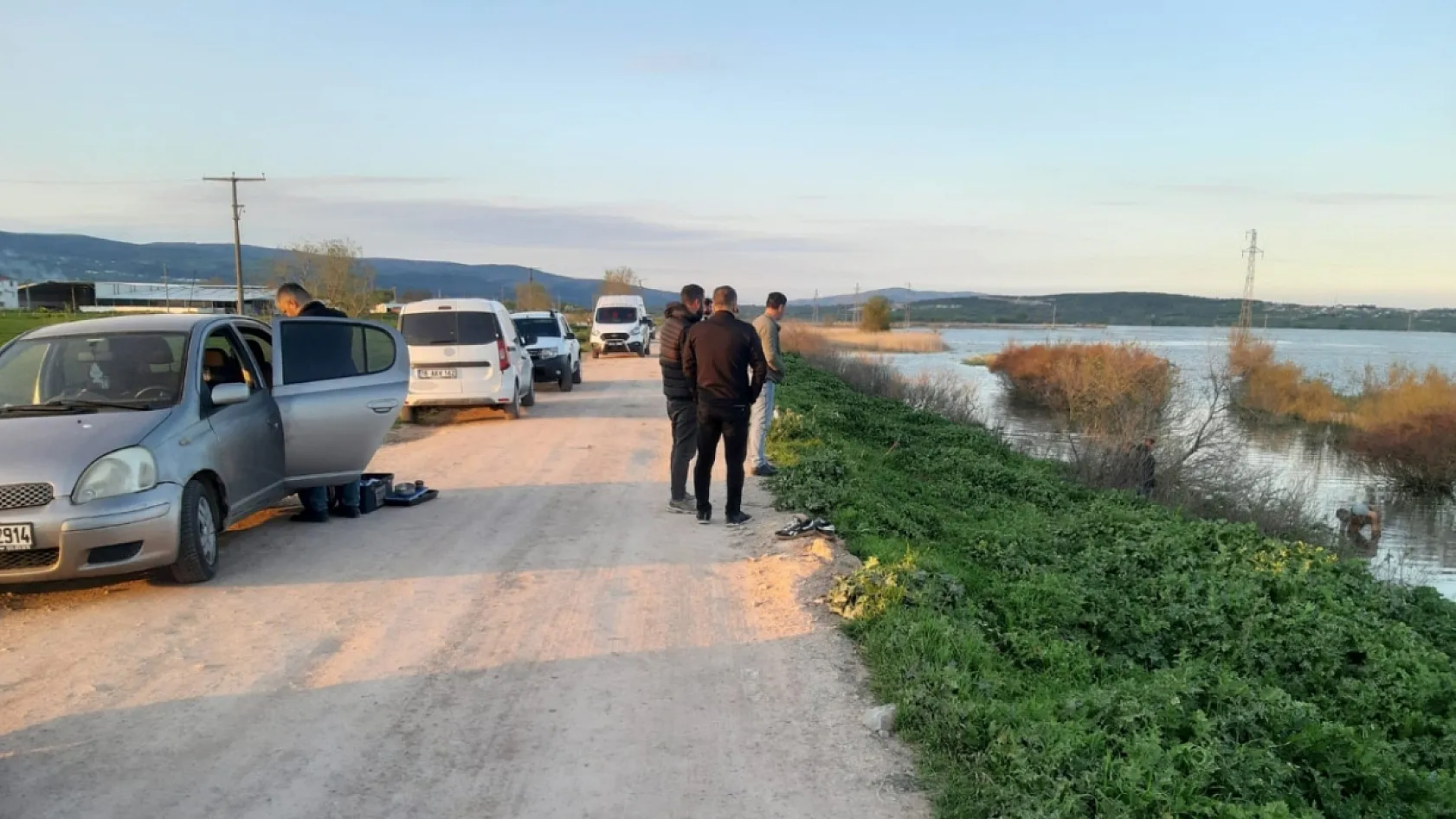 Şüpheli Ölüm: Genç Adam Aracının Yakınında Ölü Bulundu