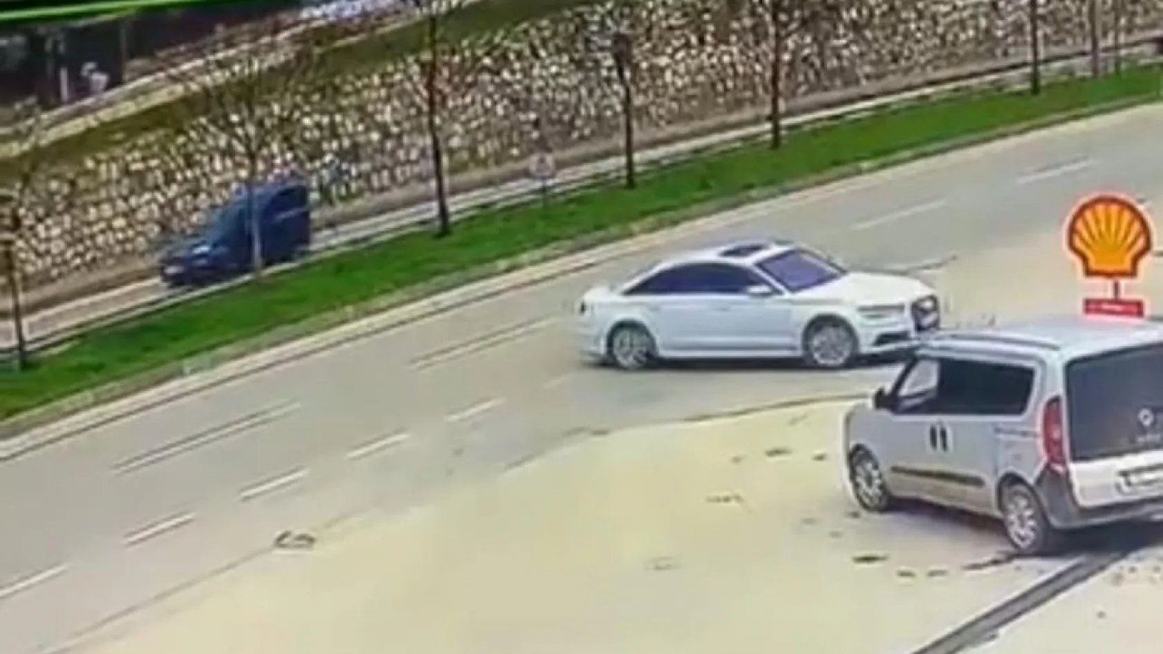 Sürücüsüz araç trafiğe çıktı, kaza böyle geldi