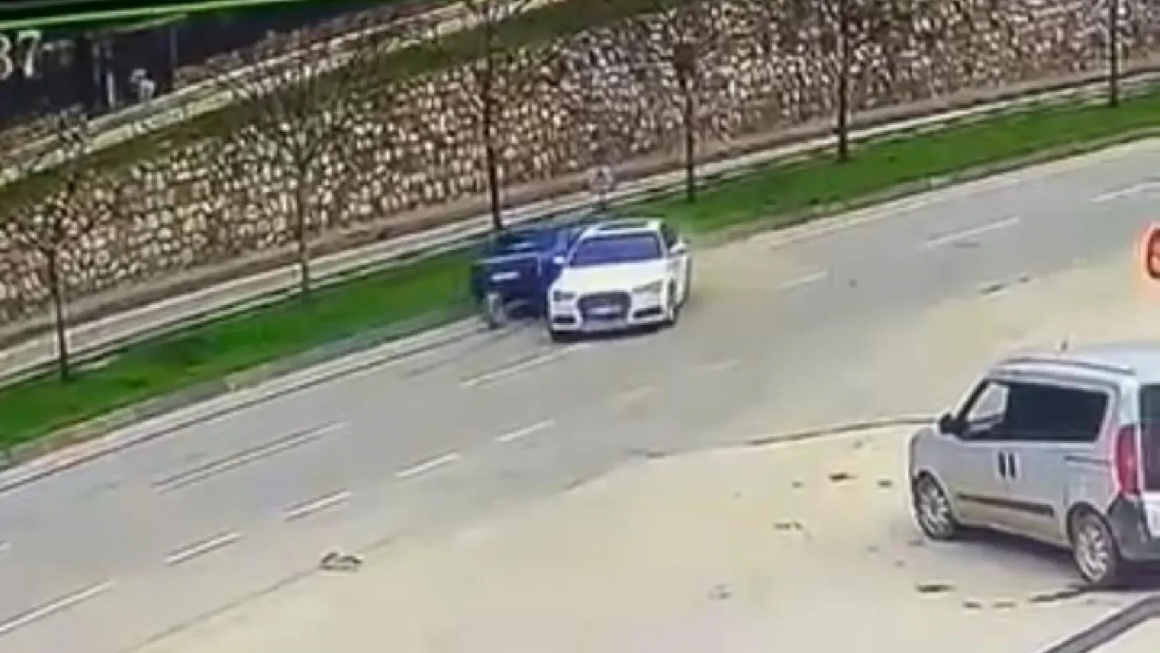 Sürücüsüz araç trafiğe çıktı, kaza böyle geldi