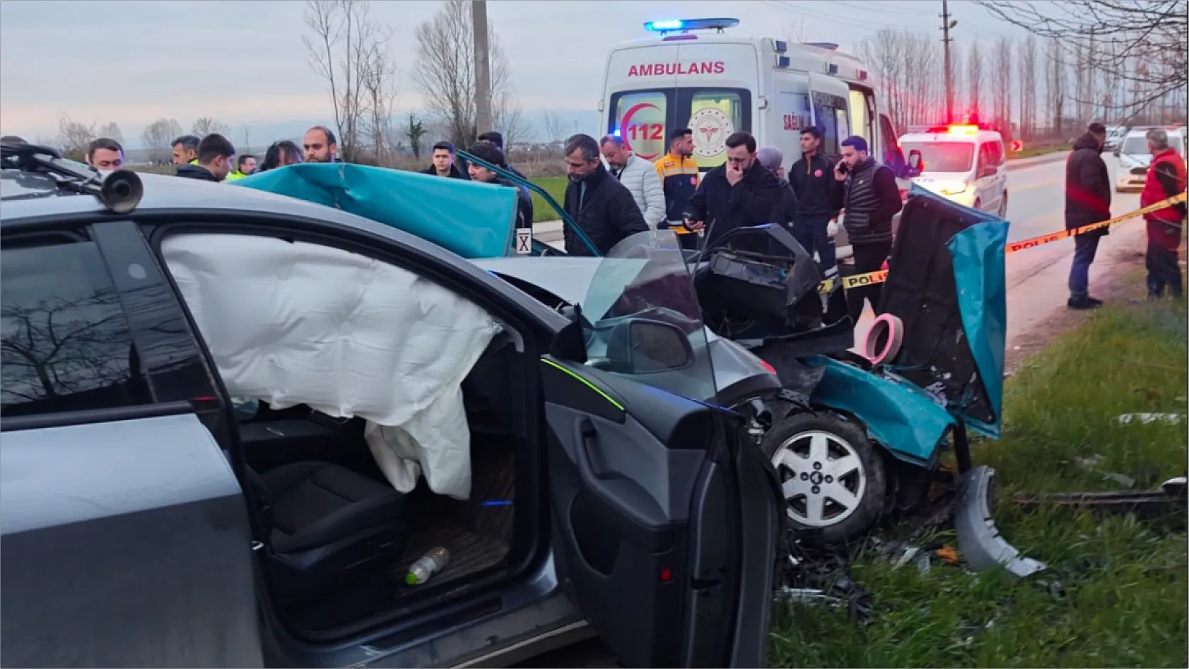 SUV tipi araç otomobile ok gibi saplandı: 1 ölü, 1 yaralı