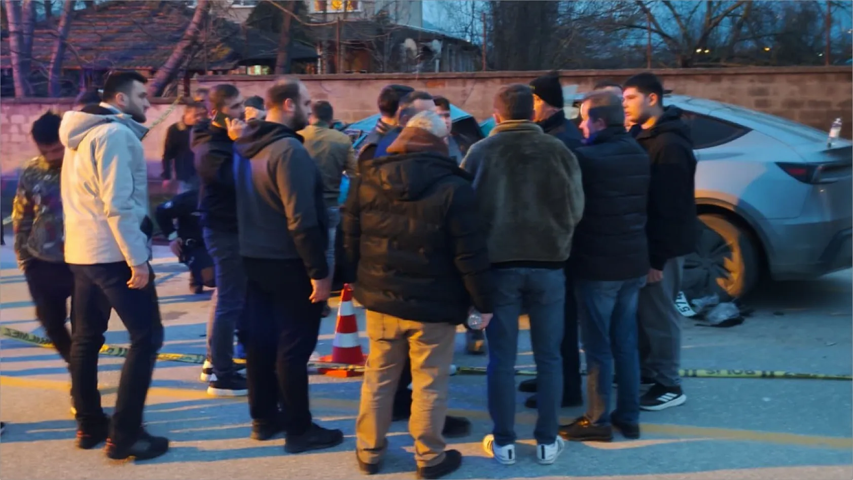 SUV tipi araç otomobile ok gibi saplandı: 1 ölü, 1 yaralı