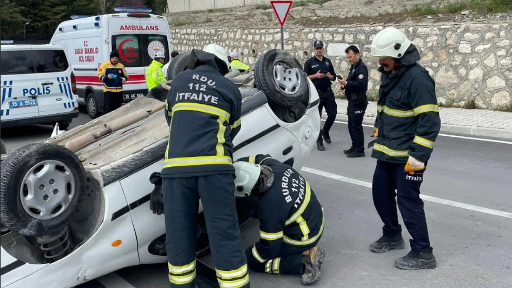 Burdur'da Takla Atan Otomobilde 2 Kişi Yaralandı