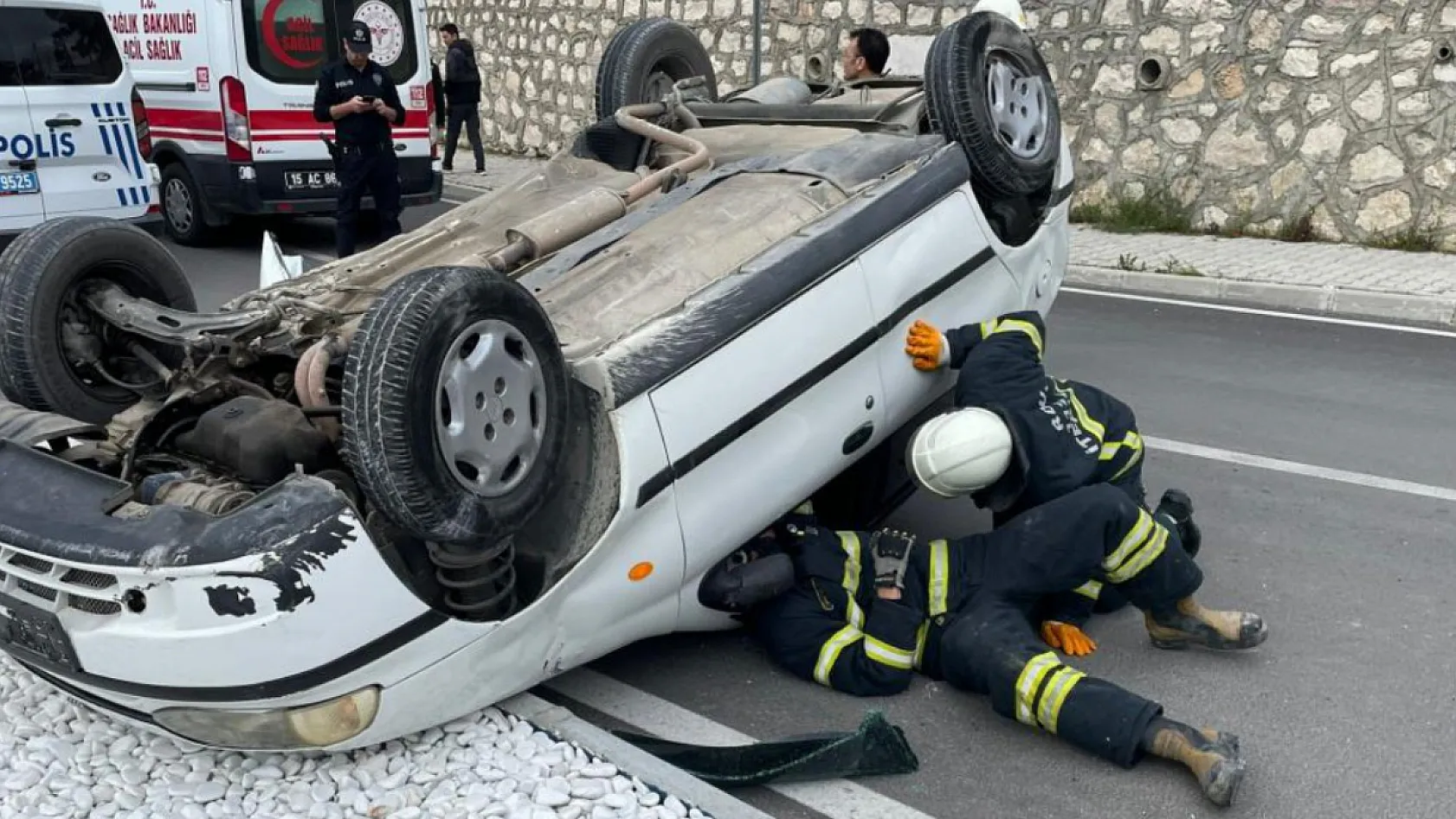 Burdur'da Takla Atan Otomobilde 2 Kişi Yaralandı