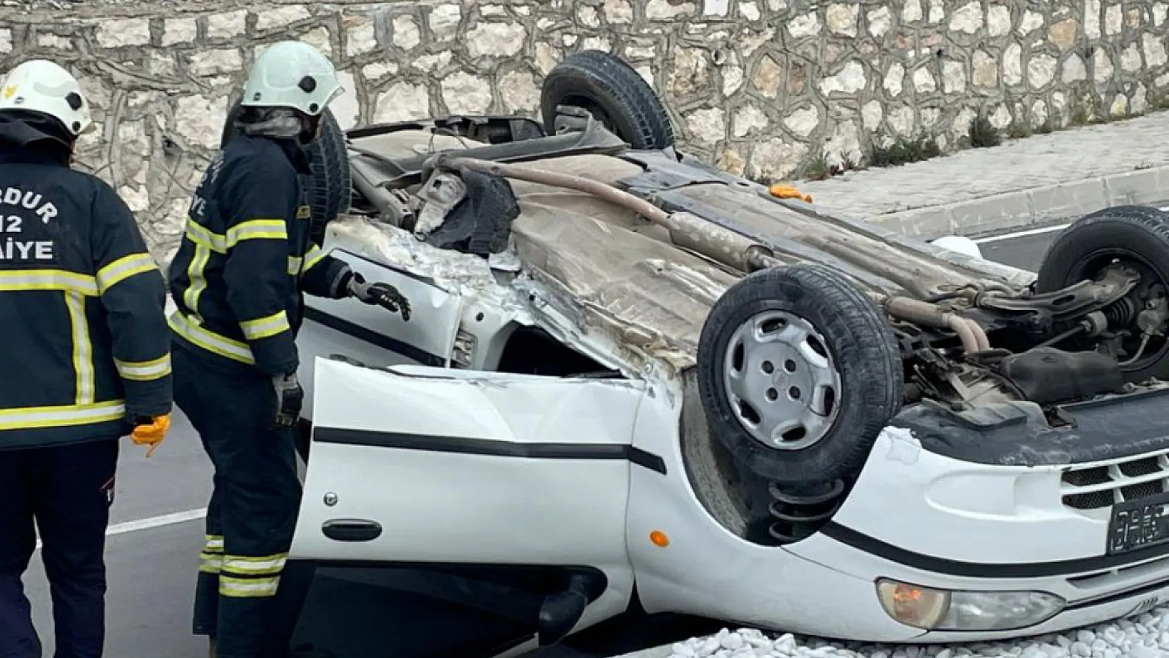 Burdur'da Takla Atan Otomobilde 2 Kişi Yaralandı