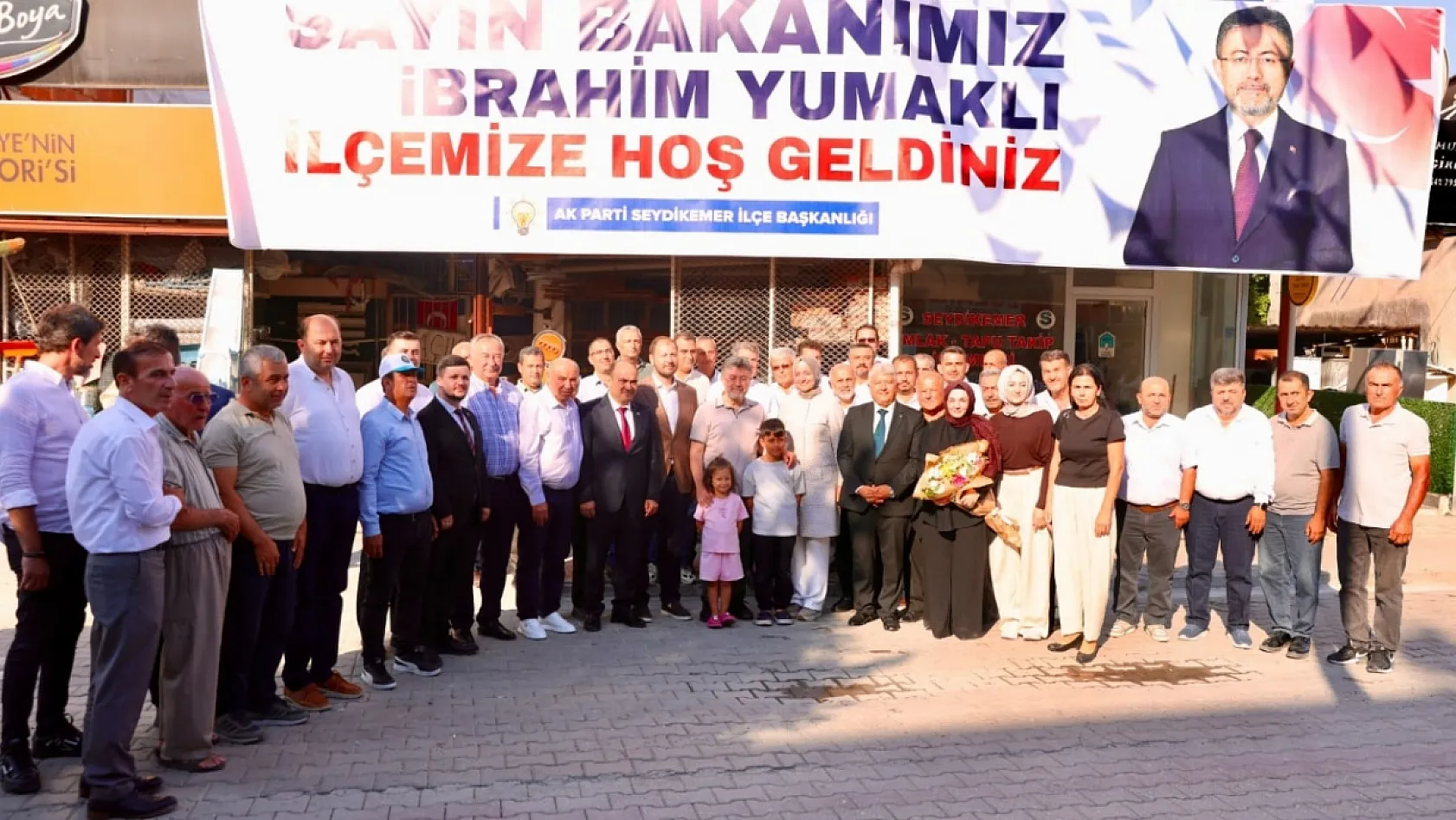 Tarım ve Orman Bakanı Yumaklı, AK Parti Seydikemer İlçe Başkanlığı'nı ziyaret etti