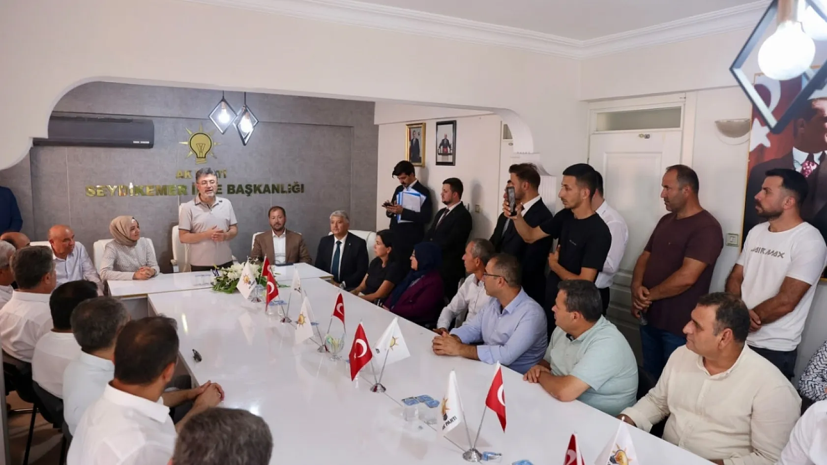 Tarım ve Orman Bakanı Yumaklı, AK Parti Seydikemer İlçe Başkanlığı'nı ziyaret etti