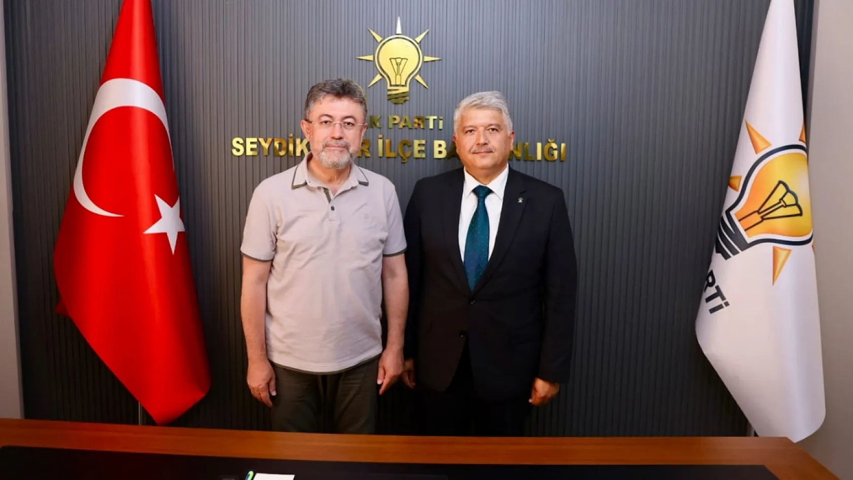Tarım ve Orman Bakanı Yumaklı, AK Parti Seydikemer İlçe Başkanlığı'nı ziyaret etti