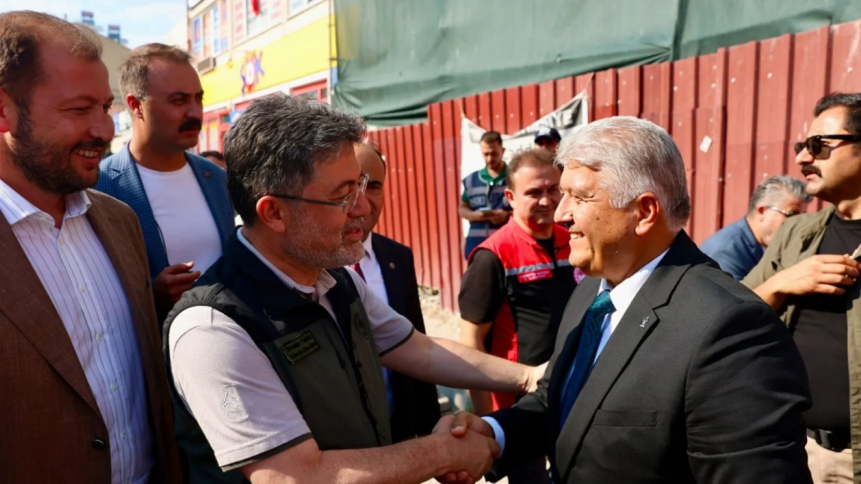 Tarım ve Orman Bakanı Yumaklı, AK Parti Seydikemer İlçe Başkanlığı'nı ziyaret etti