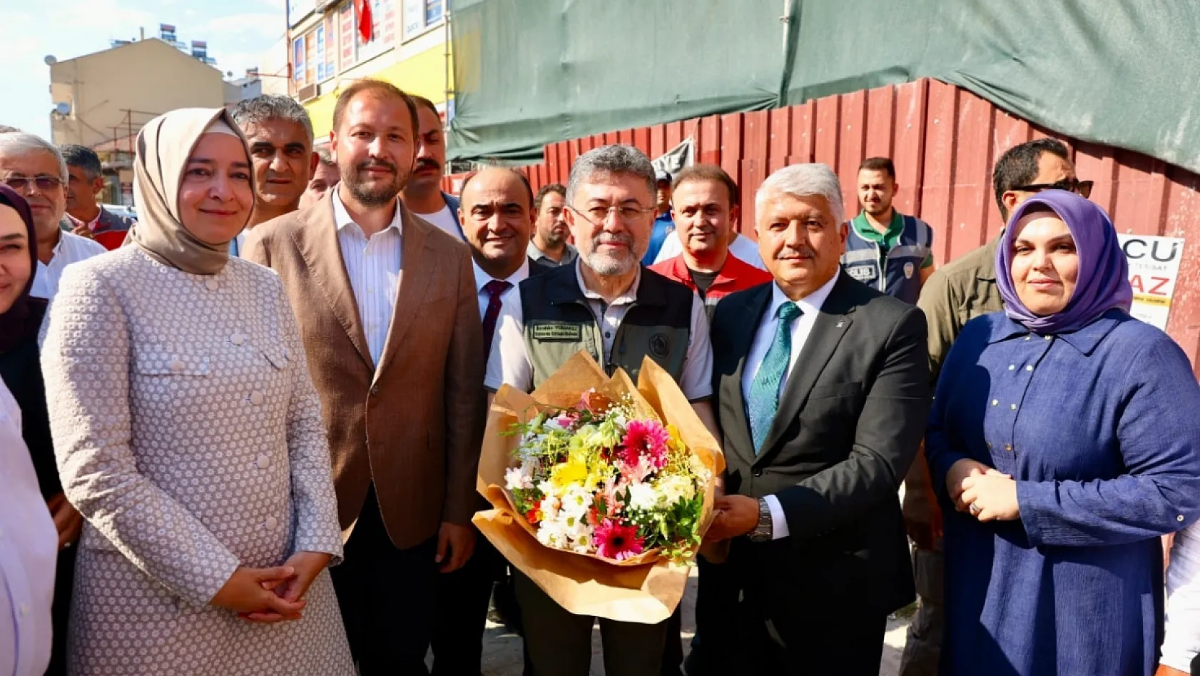 Tarım ve Orman Bakanı Yumaklı, AK Parti Seydikemer İlçe Başkanlığı'nı ziyaret etti