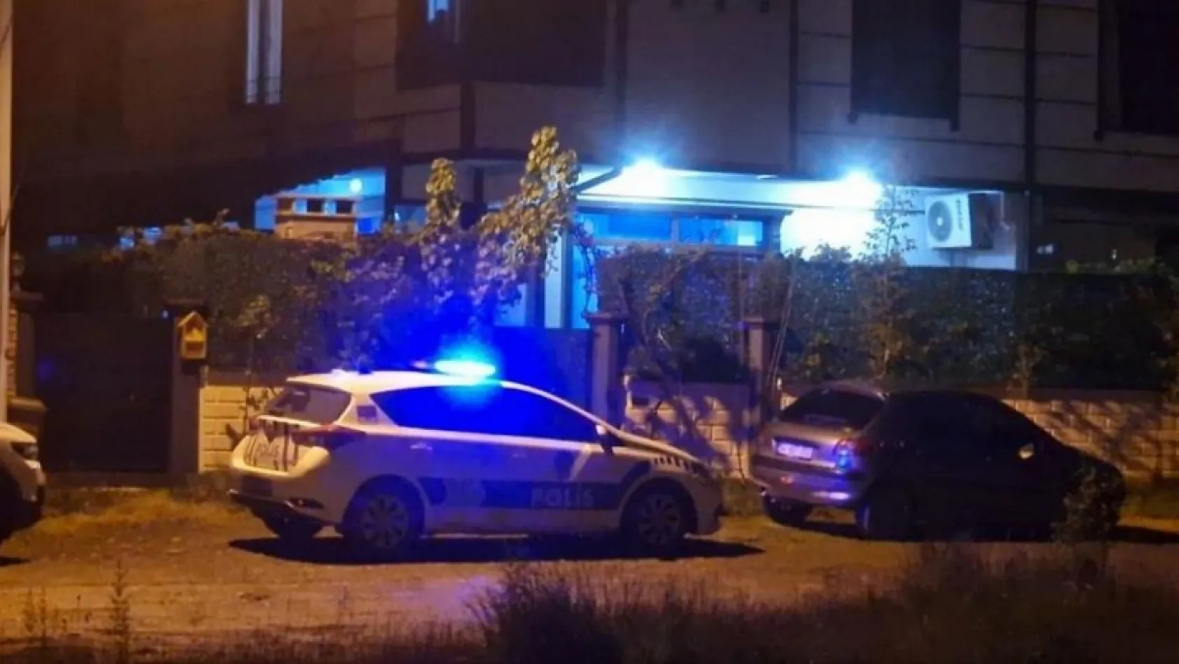 Tartıştığı eşini boğazını keserek öldürdü ardından intihar etti