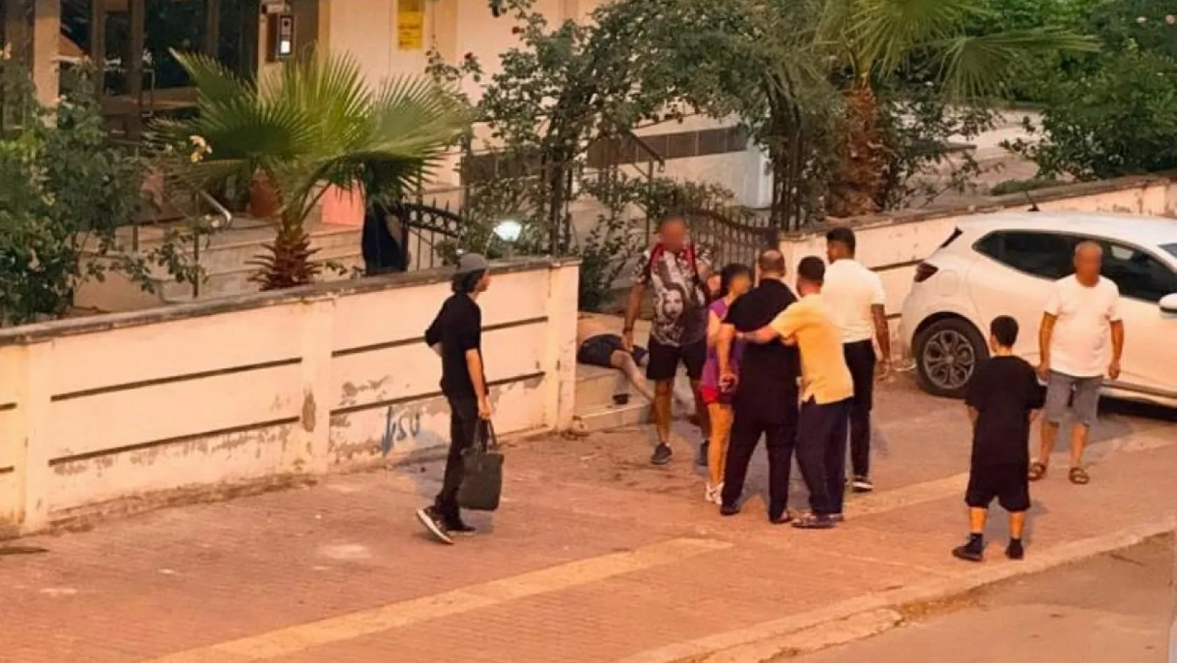Tartıştığı kişi tarafından üzerine otomobil sürülüp yaralanan adam hayatını kaybetti