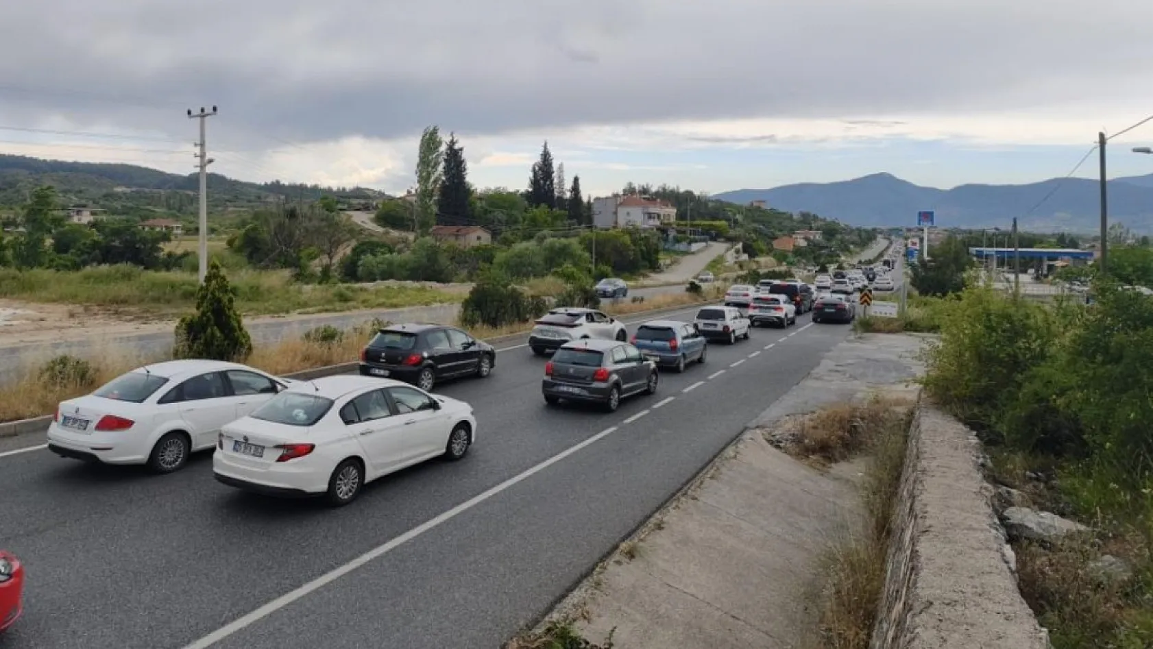 Tatilciler Muğla'ya akın etti: Araç kuyruğu 22 kilometreye ulaştı