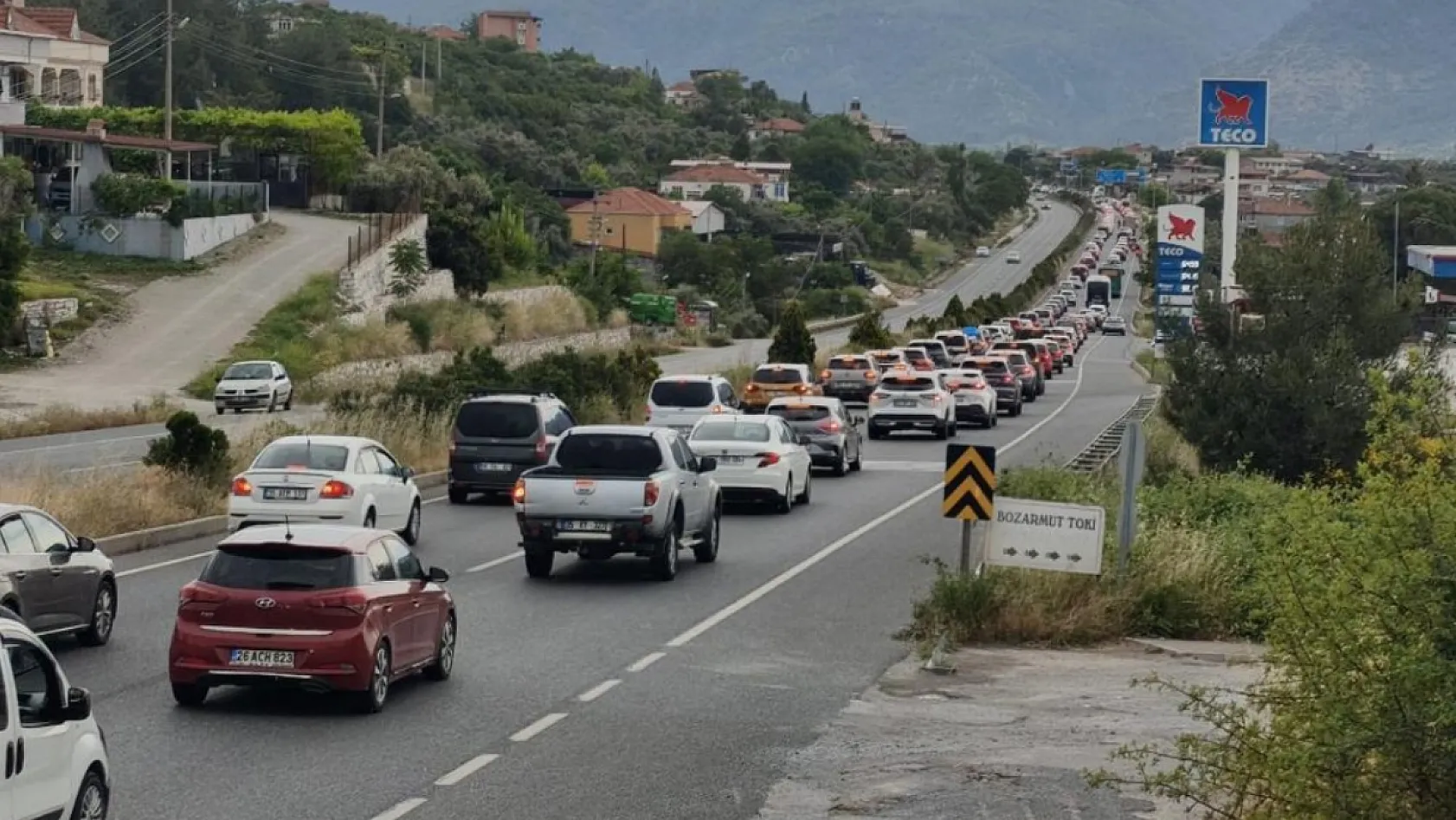 Tatilciler Muğla'ya akın etti: Araç kuyruğu 22 kilometreye ulaştı
